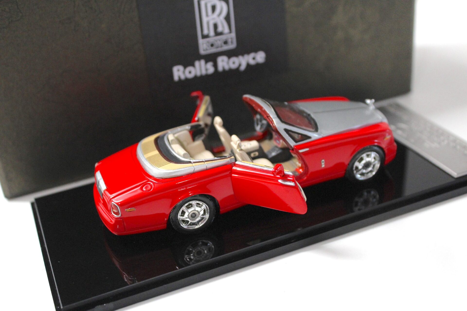 1:43 ATC Model Rolls Royce Phantom Drophead Coupe 2007 "opening doors" red