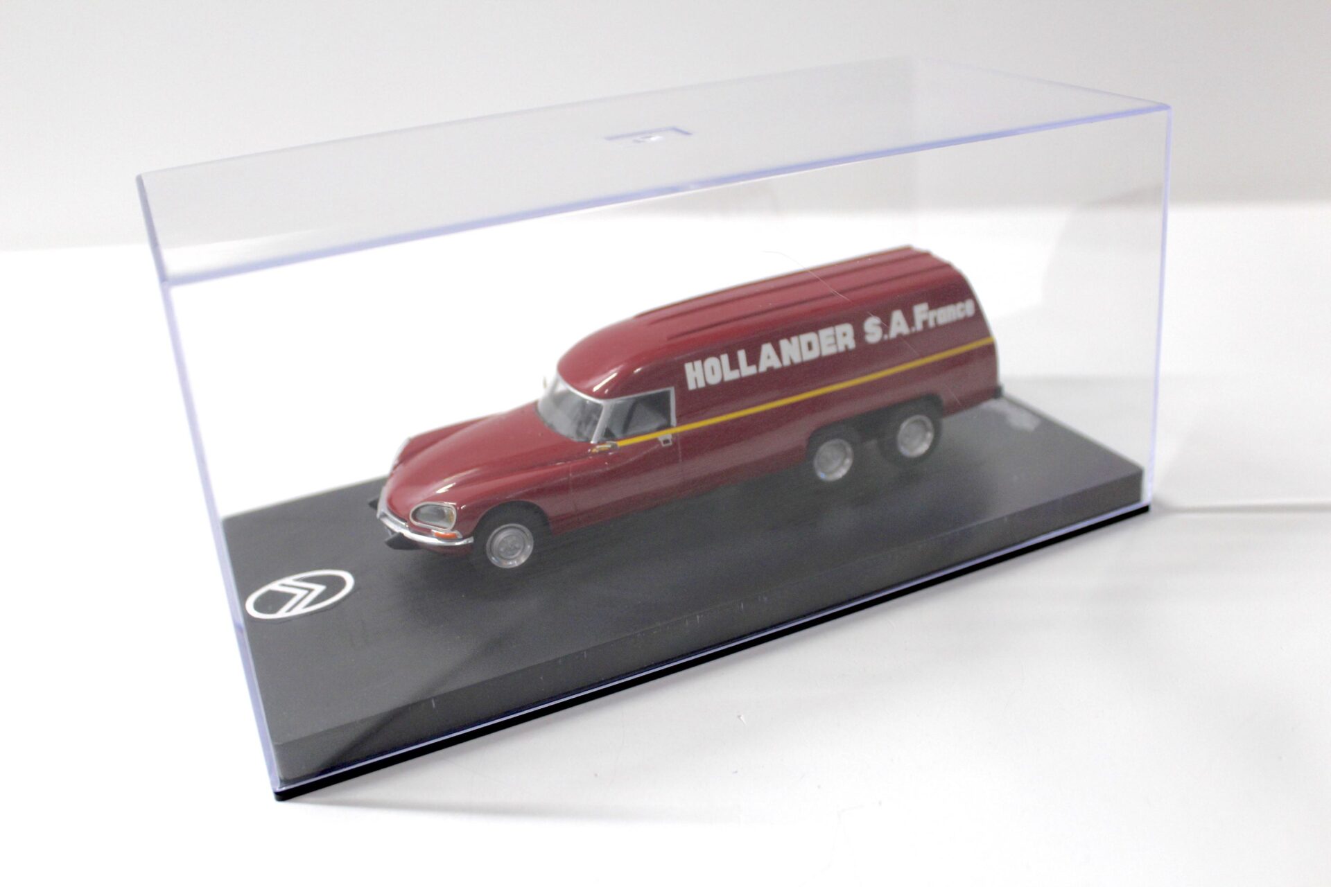 1:43 VROOM Built Citroen DS Tissier 6 roues Hollander SA France red