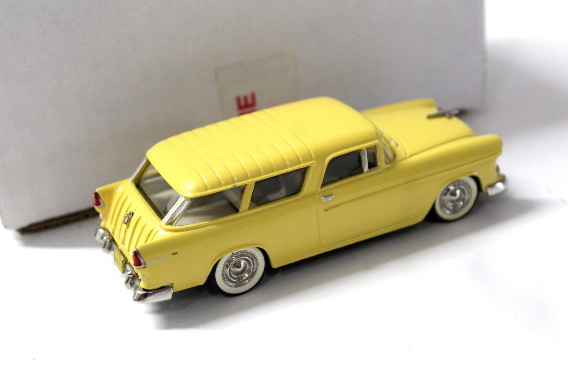 1:43 Motor City USA 1955 Chevrolet Nomad Wagon yellow