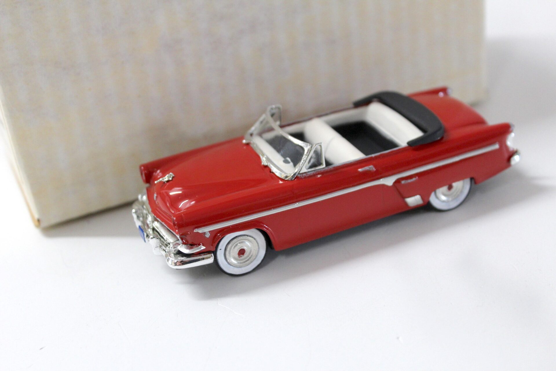ID 53311 orig.jpg 1:43 Oakland Models 1954 Ford Crestline Sunliner Convertible red