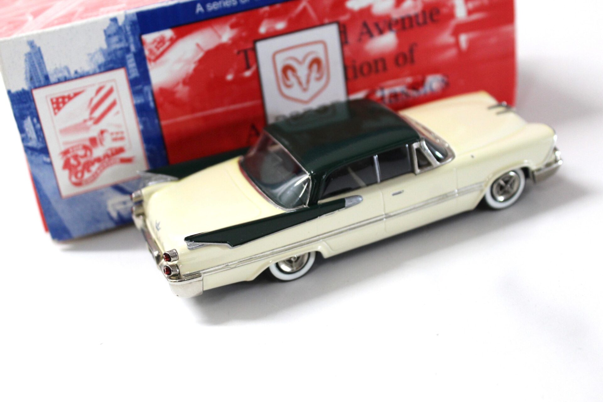 1:43 43rd Avenue 1959 Dodge Royal Hardtop beige/ green