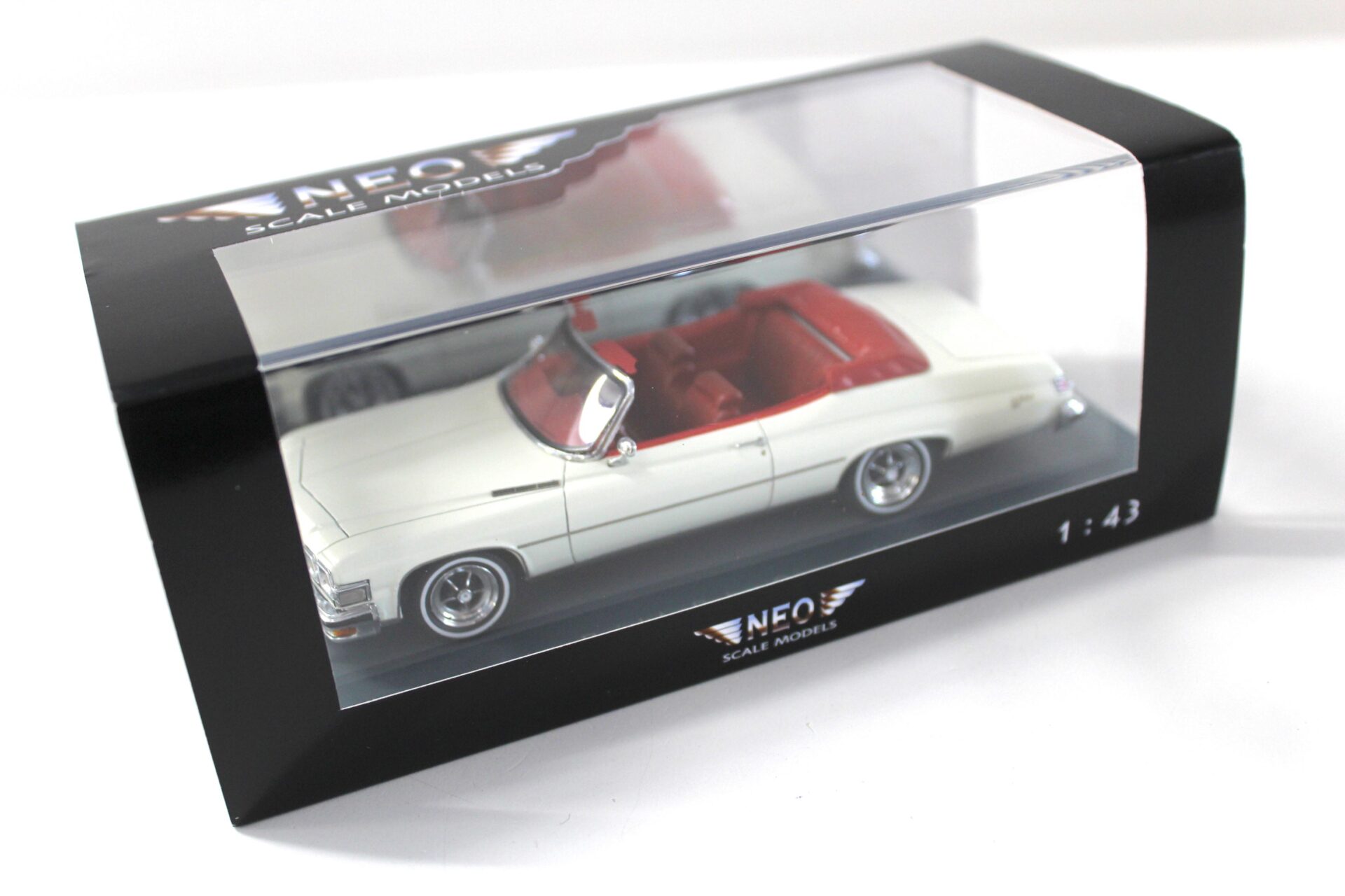 1:43 NEO Buick Le Sabre Convertible 1974 white
