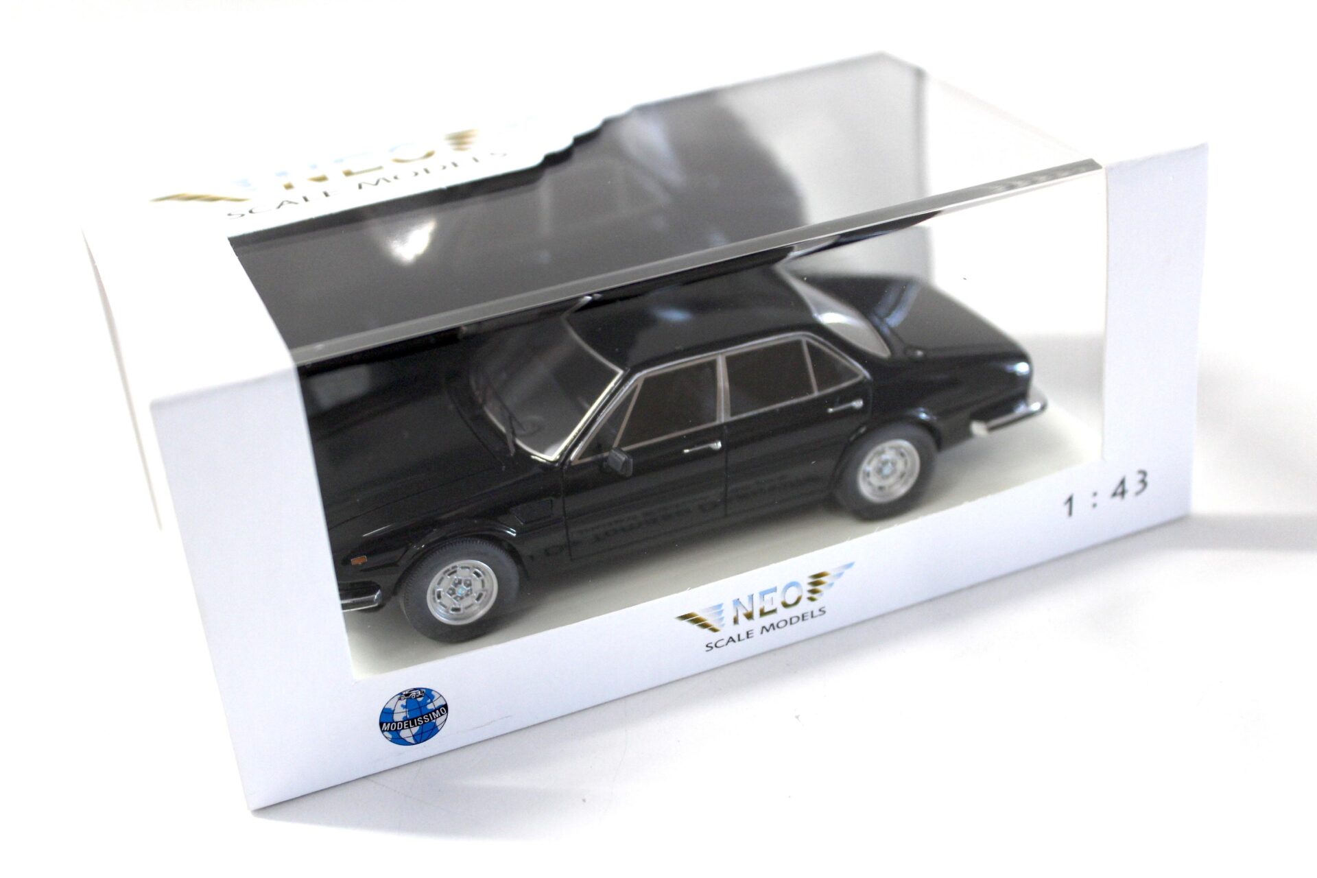 1:43 NEO De Tomaso Deauville Sedan 1978 black
