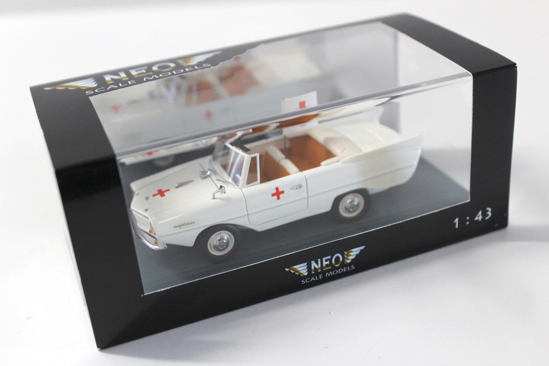 1:43 NEO Amphicar Rettungswagen Rotes Kreuz beige