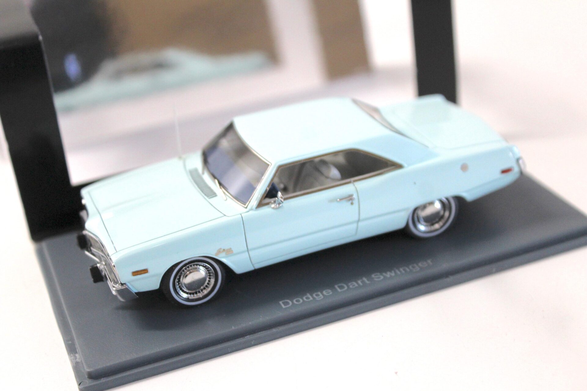 1:43 NEO Dodge Dart Swinger 1973 light blue