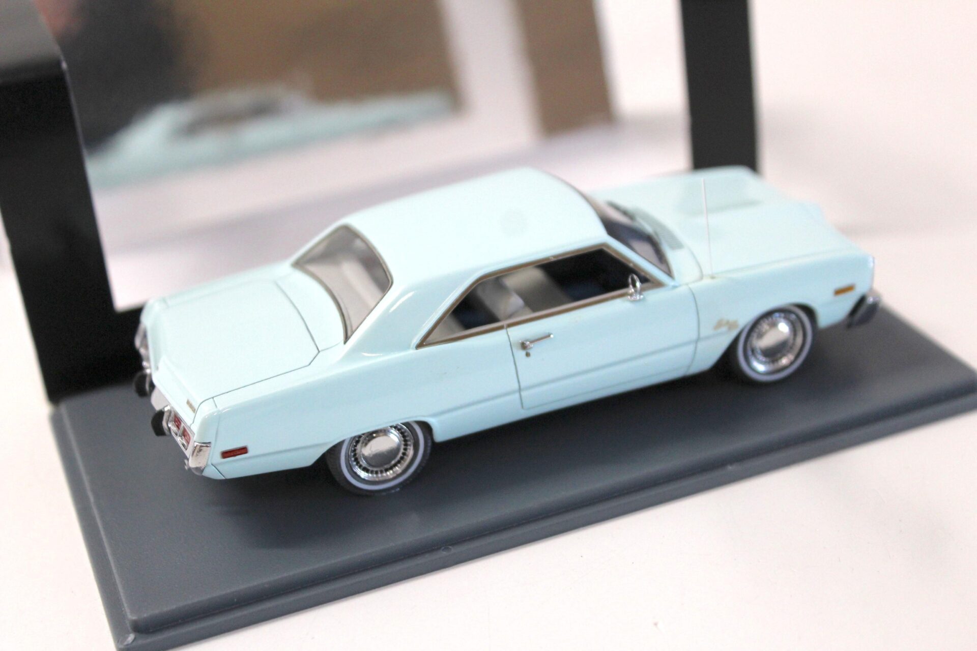 1:43 NEO Dodge Dart Swinger 1973 light blue