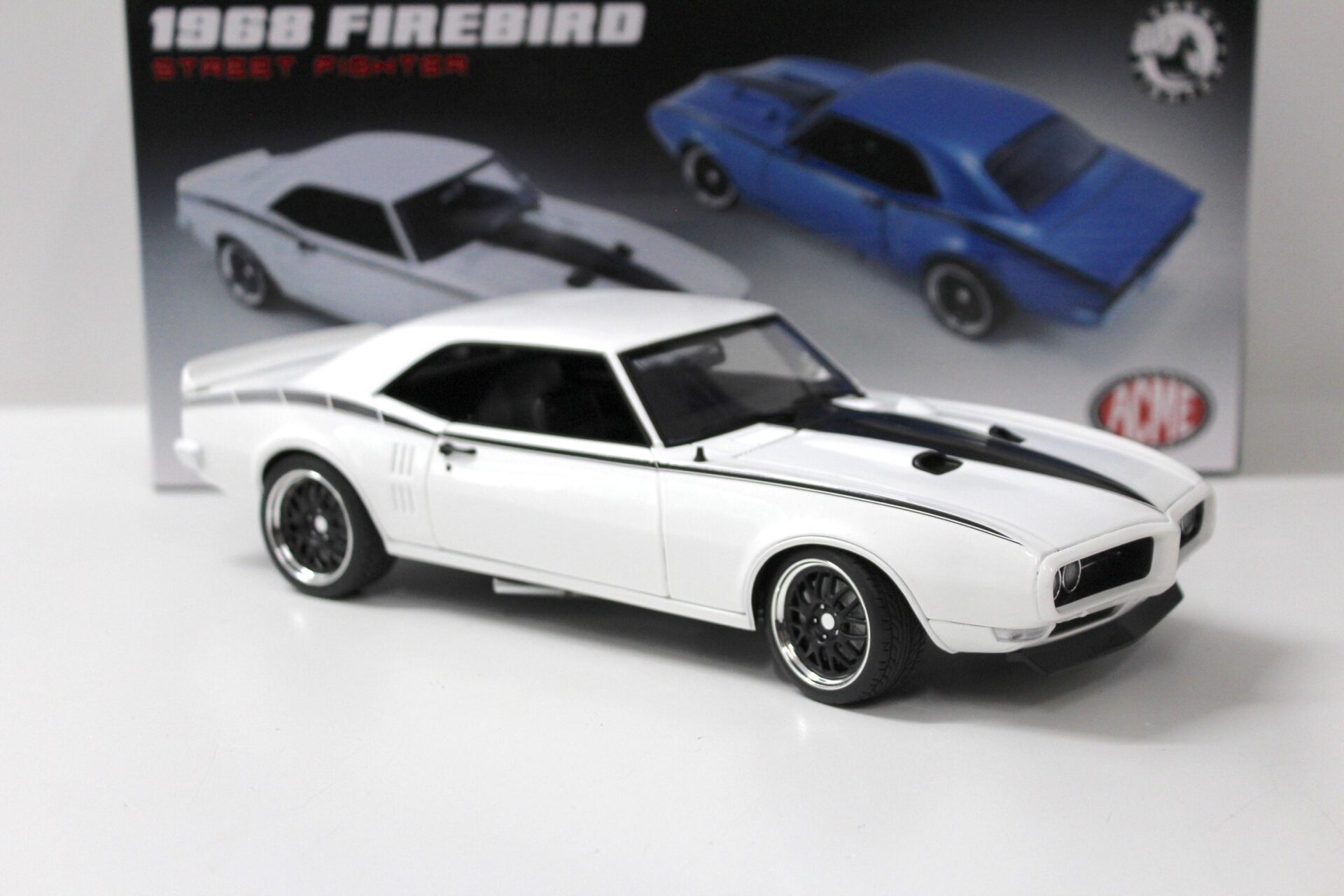 1:18 ACME 1968 Pontiac Firebird Street Fighter Cameo ivory white