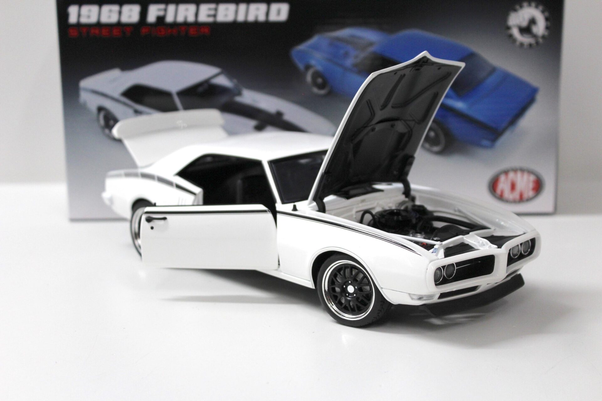 1:18 ACME 1968 Pontiac Firebird Street Fighter Cameo ivory white