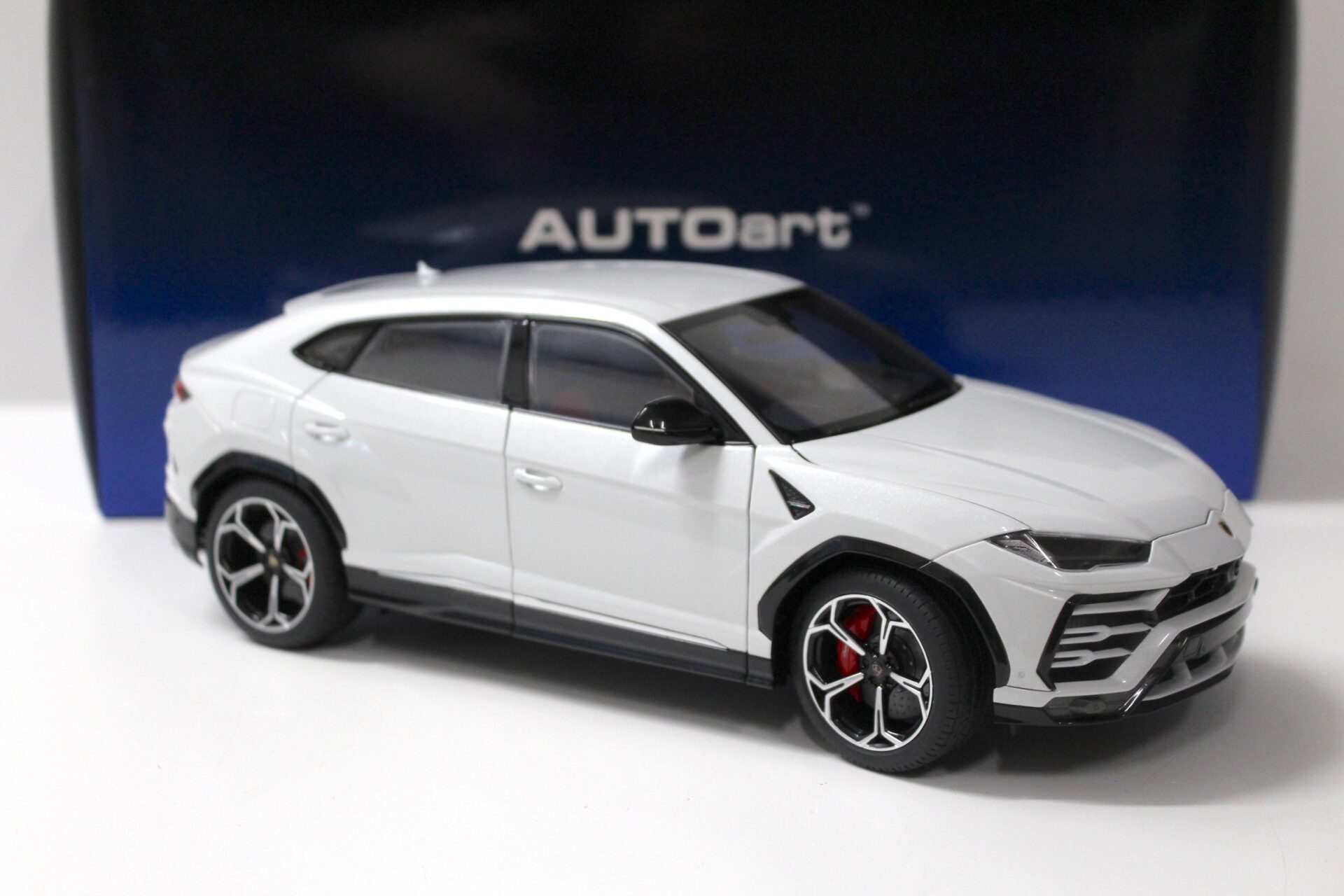 1:18 AUTOart Lamborghini Urus 2018 Bianco icarus/ metallic white
