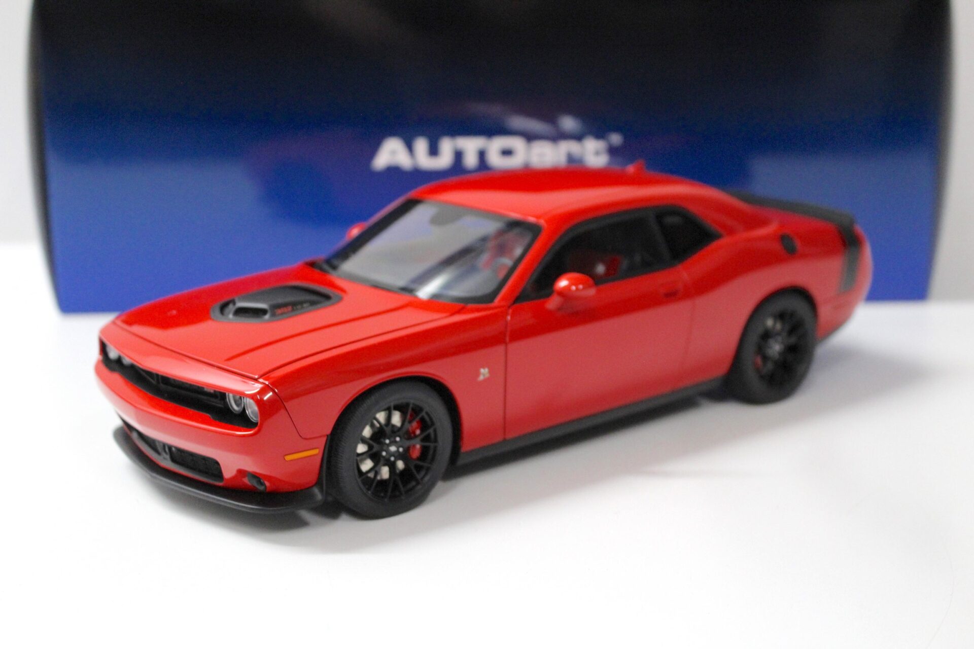ID 53596 orig.jpg 1:18 AUTOart Dodge Challenger 392 Hemi Scat Pack Shaker Torred red