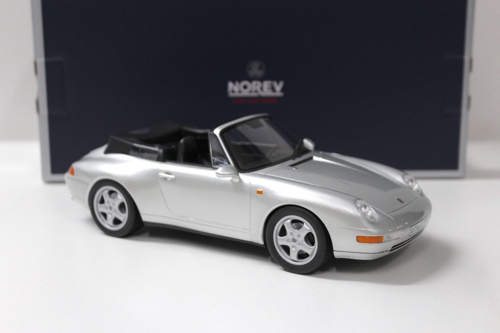 1:18 Norev Porsche 911 (993) Carrera Cabriolet silver