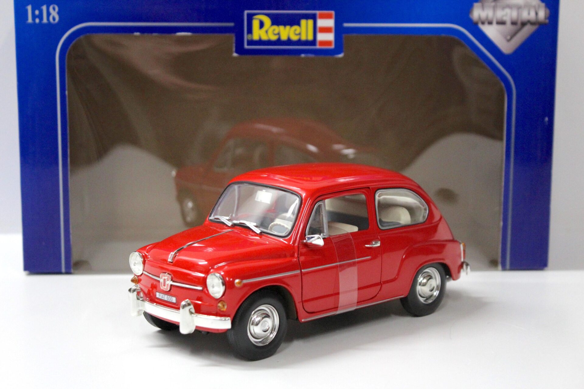 1:18 Revell Fiat 600 D red
