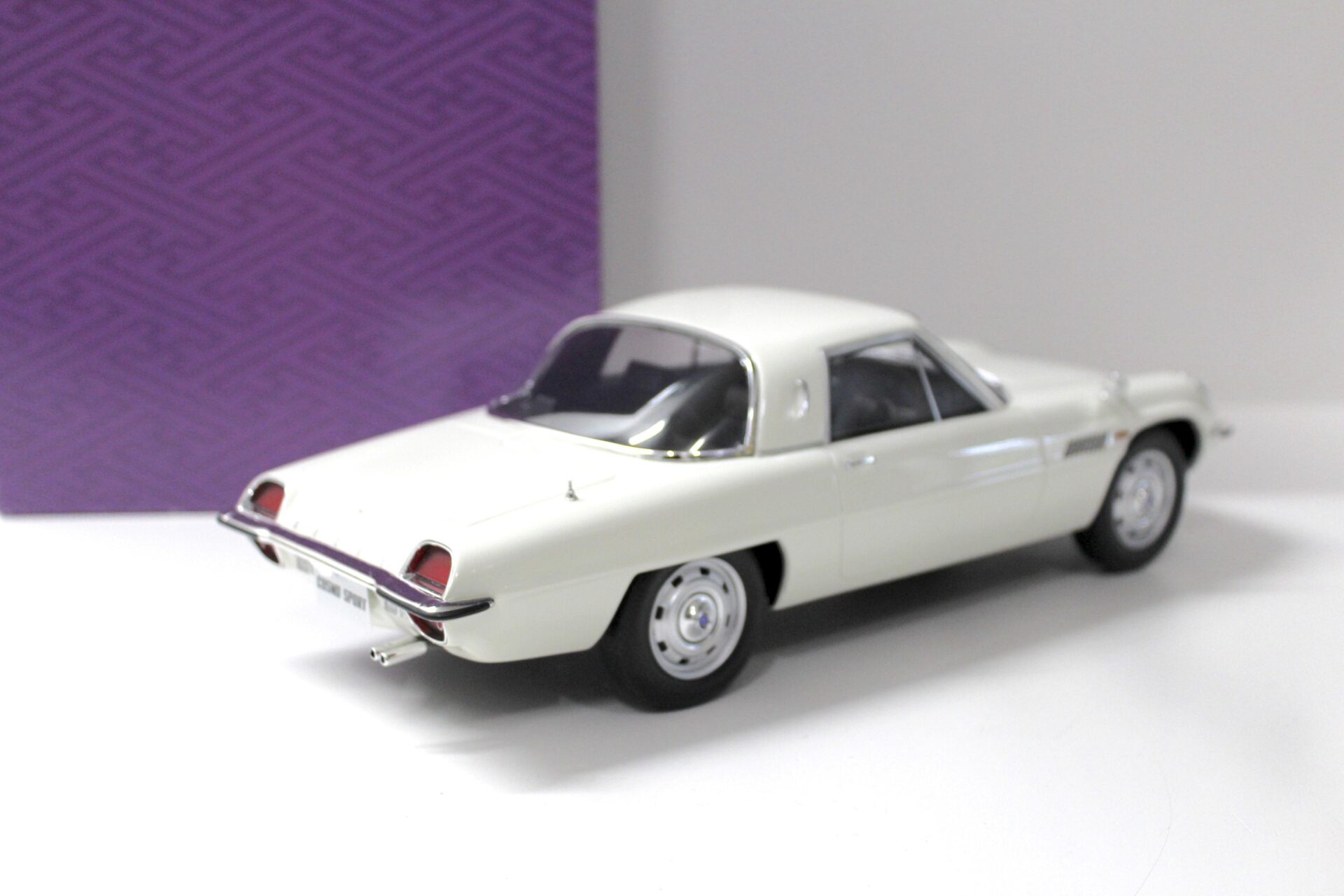 1:12 Kyosho Mazda Cosmo Sport Coupe white