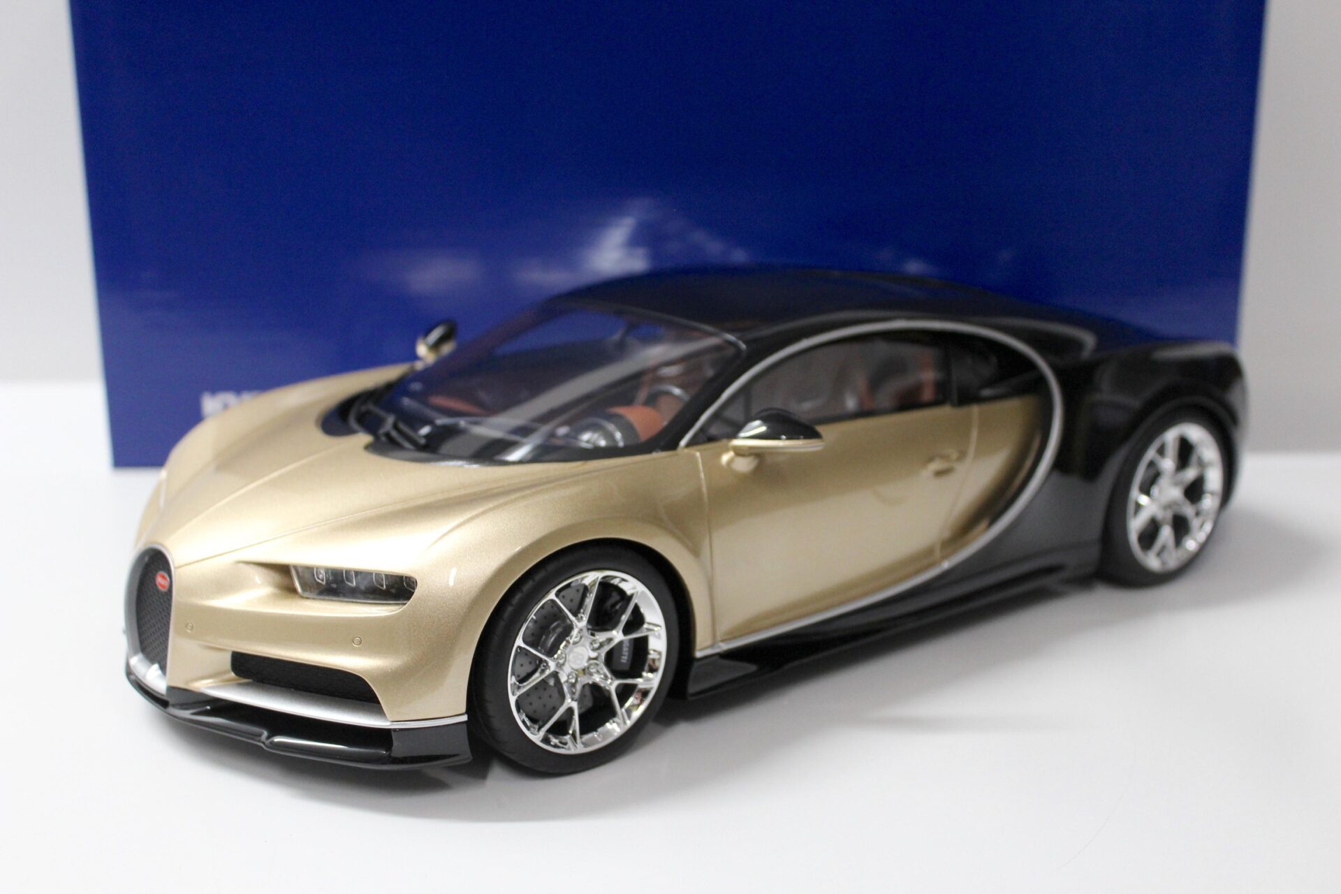 1:12 Kyosho Bugatti Chiron gold metallic/ black