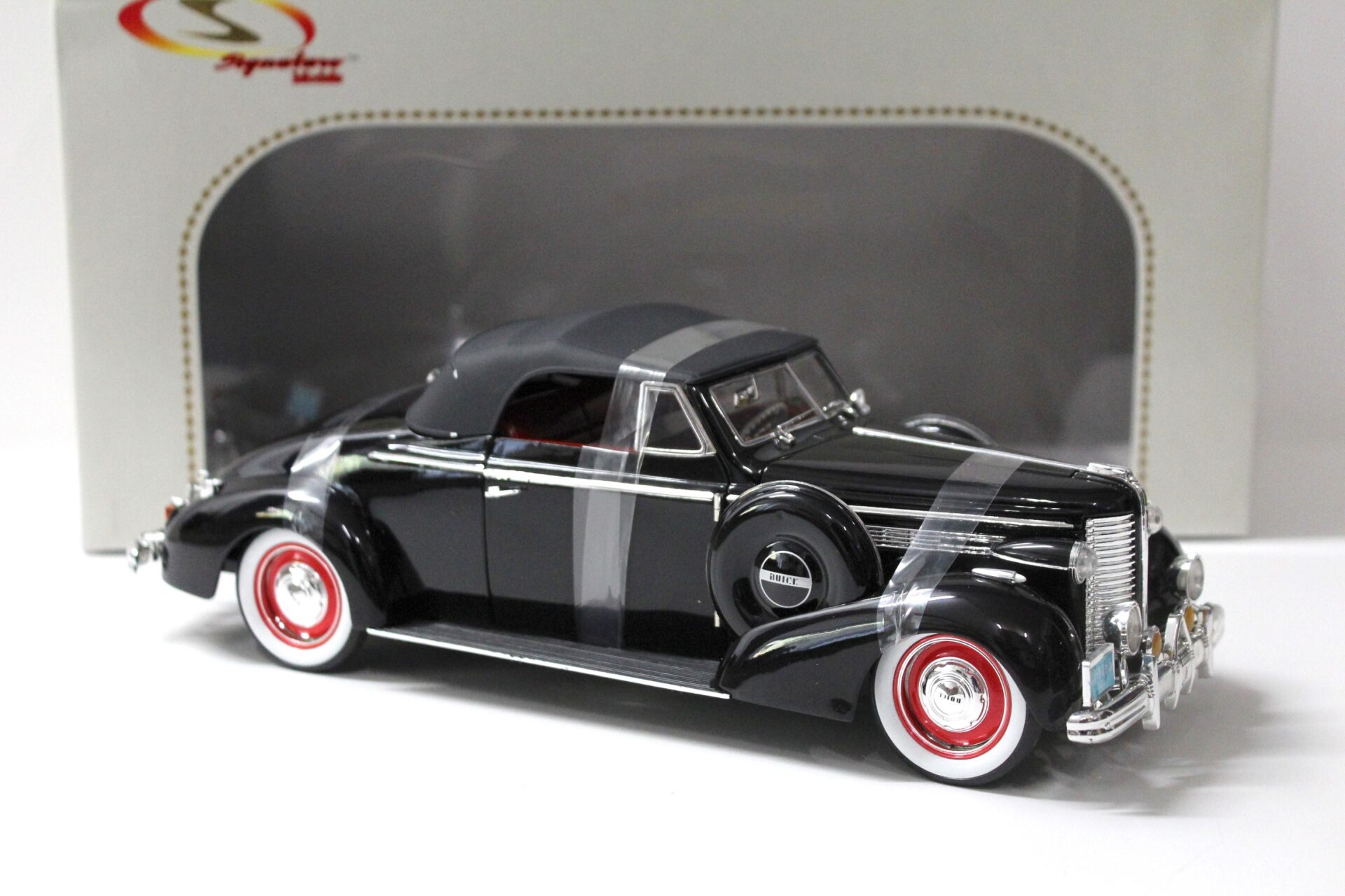 1:18 Signature Models 1938 Buick Century Convertible black