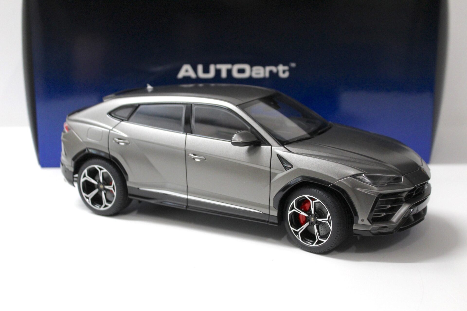 1:18 AUTOart Lamborghini Urus 2018 Grigio Titans/ matt grey