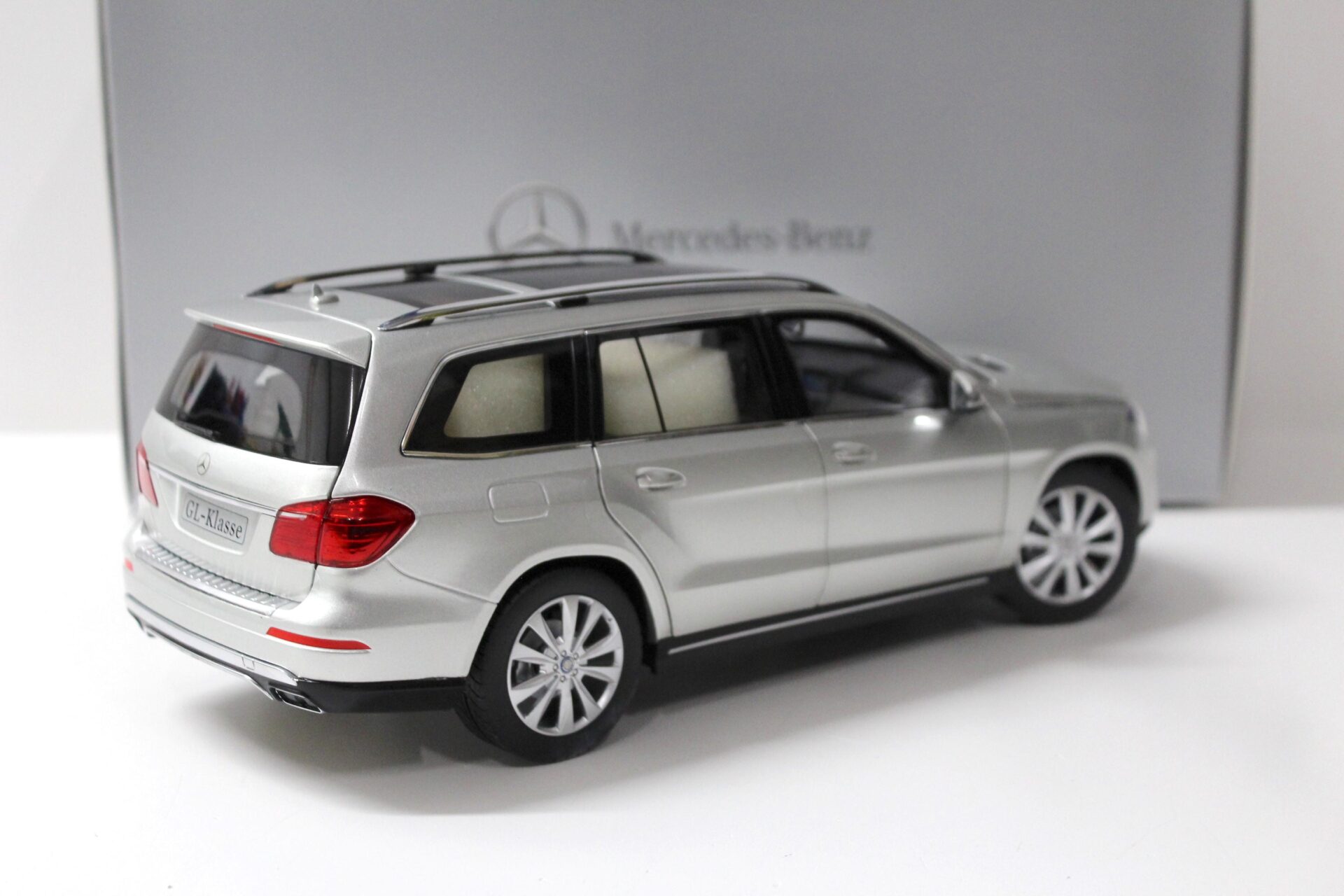 1:18 Norev Mercedes GL-Klasse 2012 iridium silver metallic DEALER VERSION