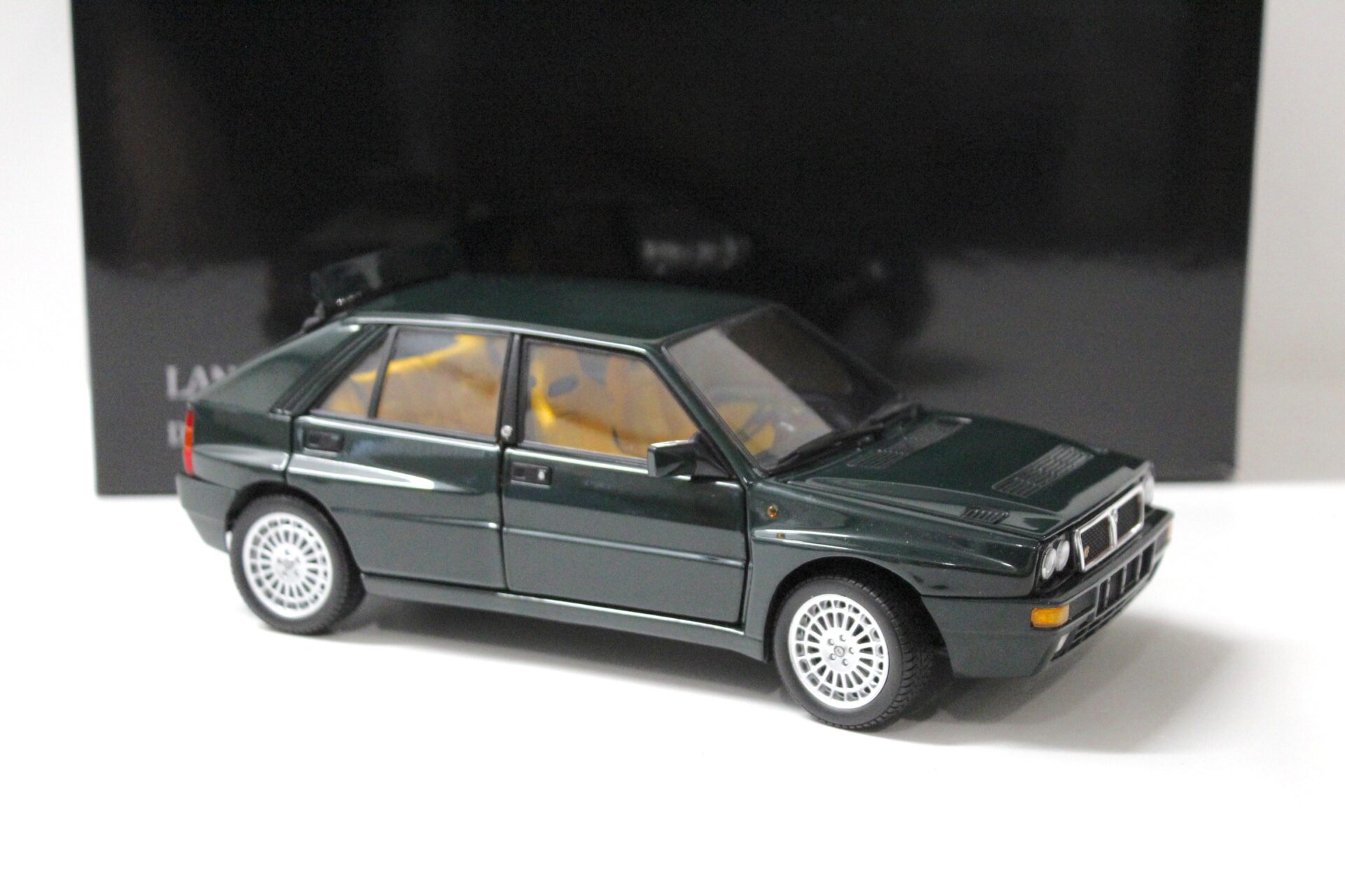 1:18 Kyosho Lancia Delta HF Integrale Verde York dark green