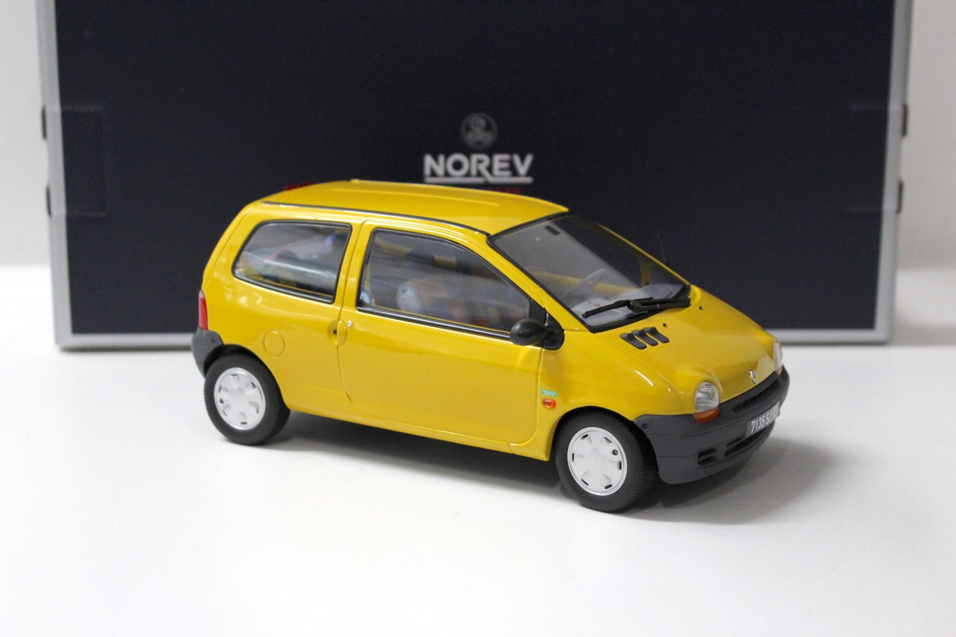 1:18 Norev Renault Twingo 1996 Lemon yellow & United Deco