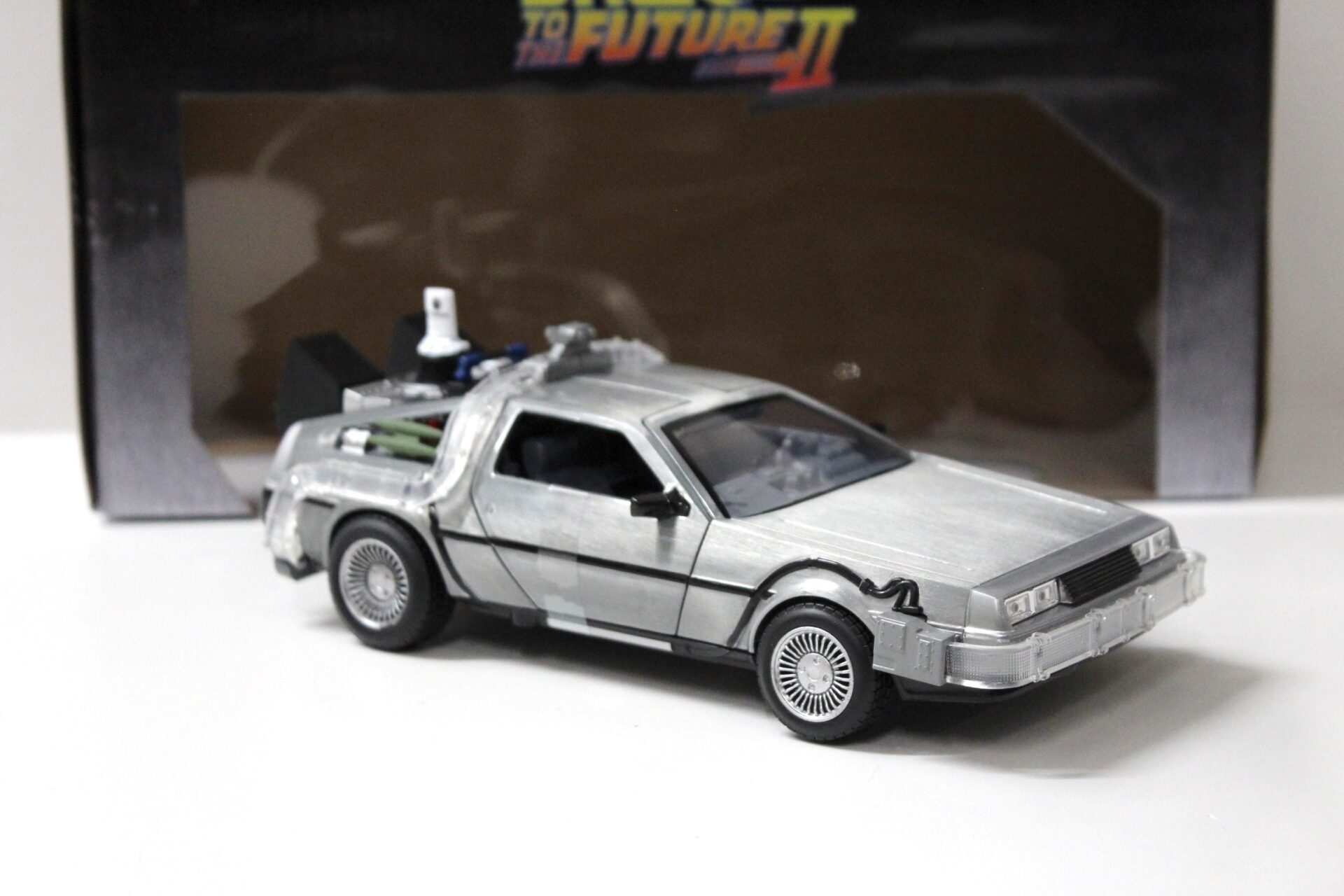 1:24 Jada Toys Delorean DMC-12 Time Machine Back to The Future II
