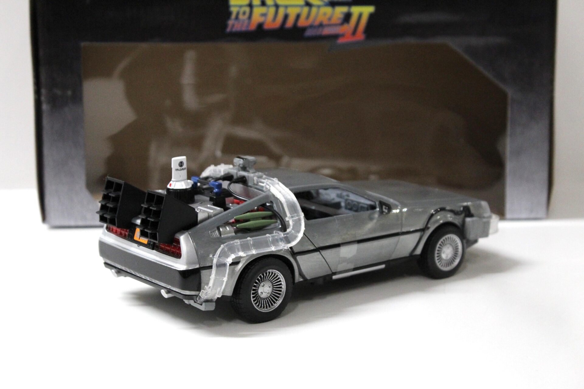 1:24 Jada Toys Delorean DMC-12 Time Machine Back to The Future II