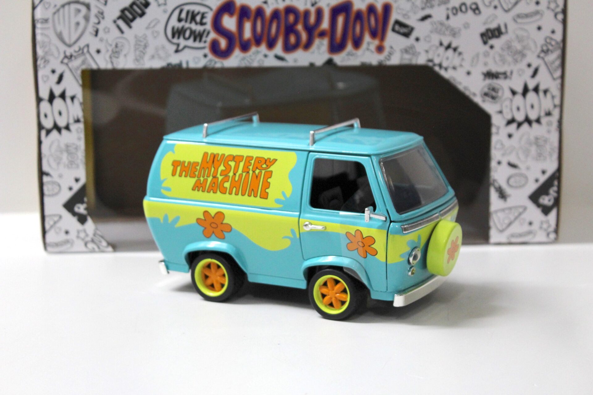 1:24 Jada Toys The Mystery Machine with Shaggy & Scooby-Doo Figures