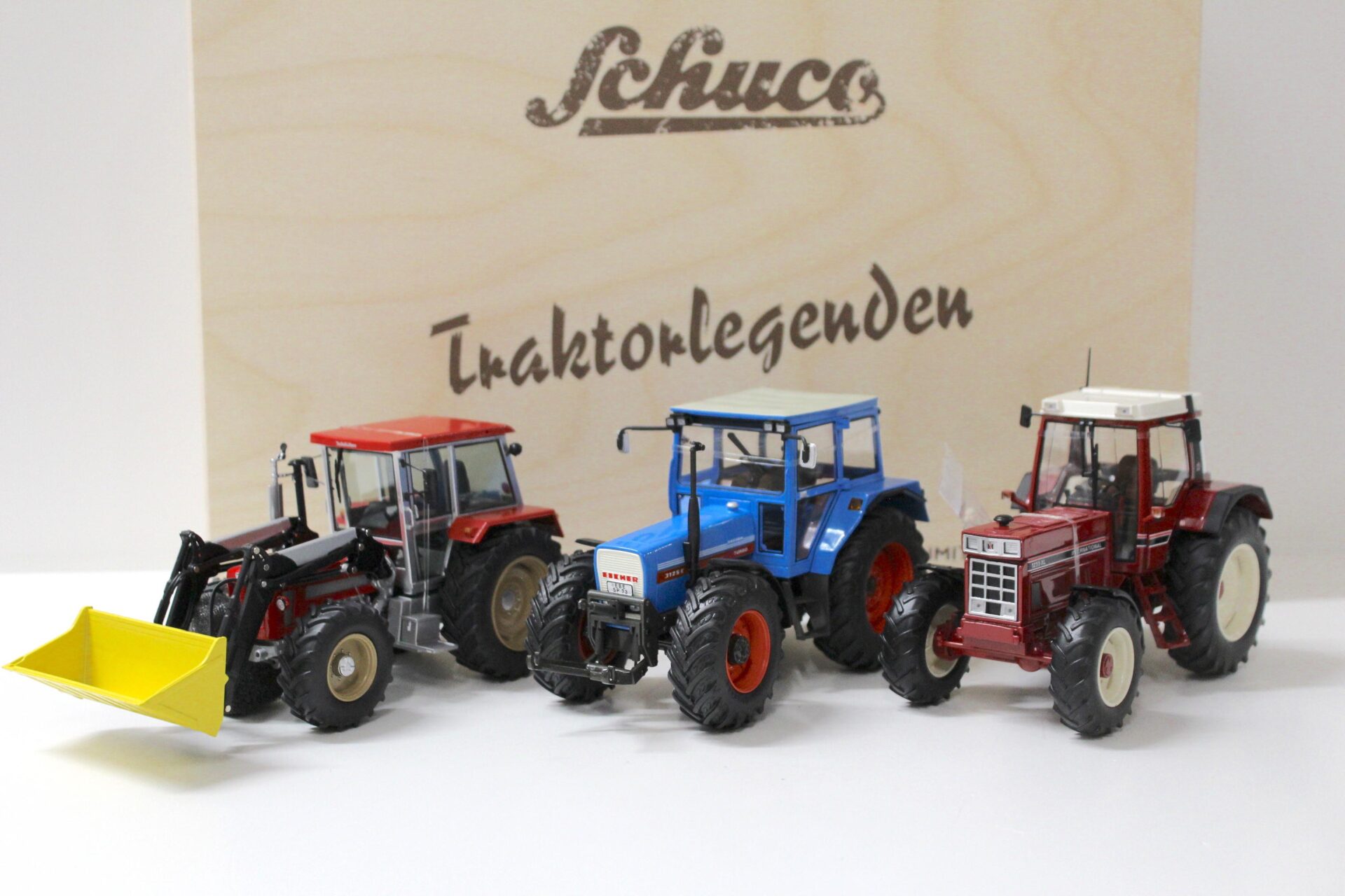 1:32 Schuco SET Traktorlegenden Eicher 3125, Schlüter 1250, IHC 1255 + HOLZ BOX