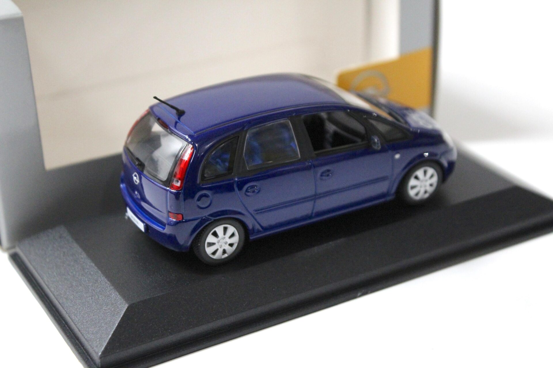 1:43 Minichamps Opel Meriva blue metallic DEALER VERSION