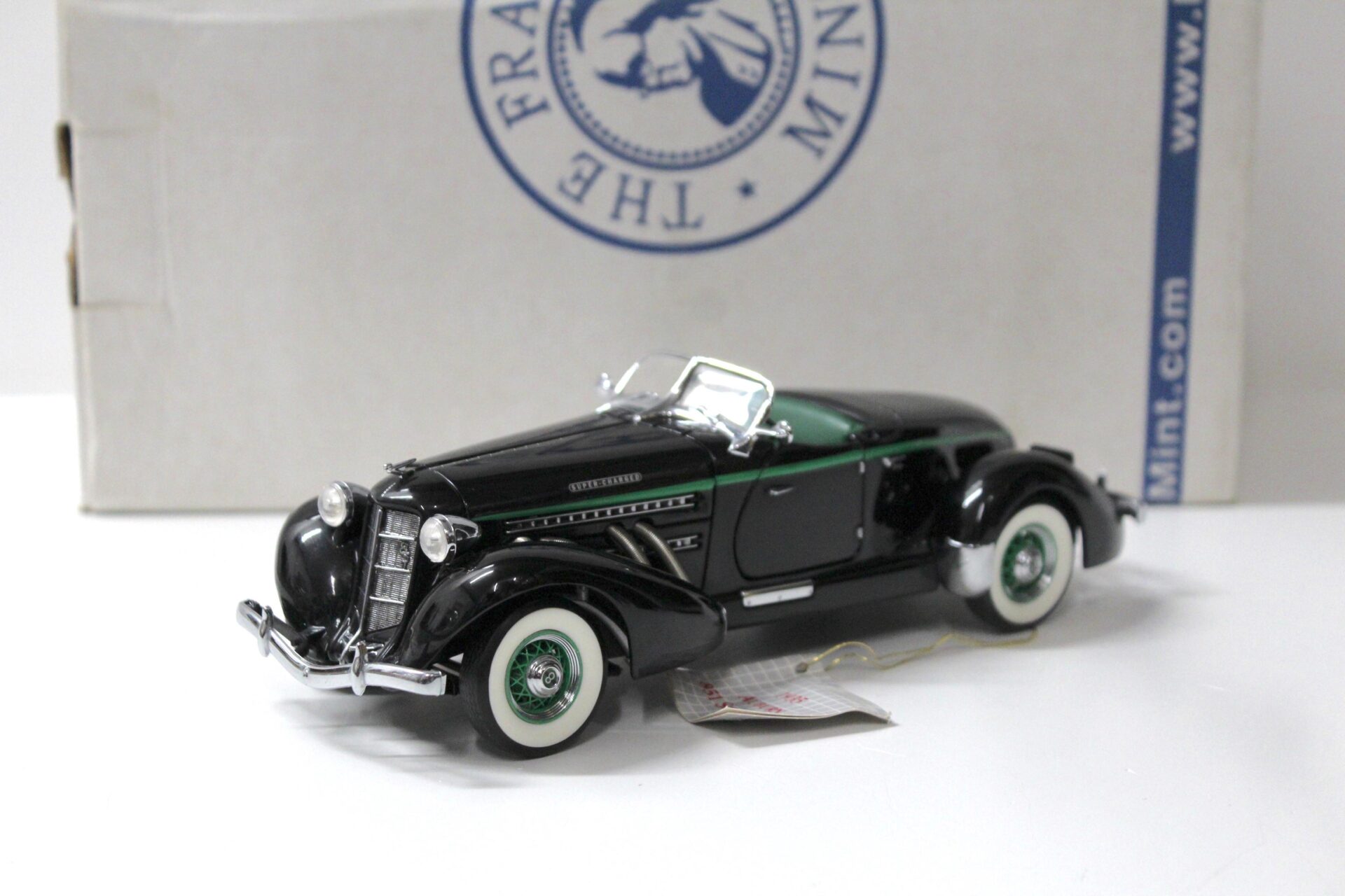 1:24 Franklin Mint Auburn Boattail 851 Speedster 1935 green