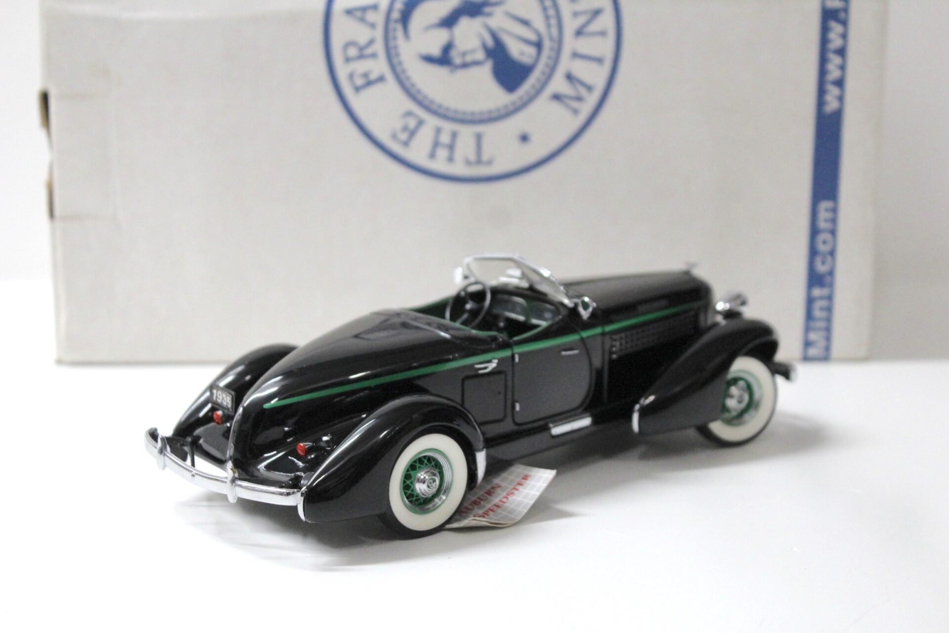 1:24 Franklin Mint Auburn Boattail 851 Speedster 1935 green