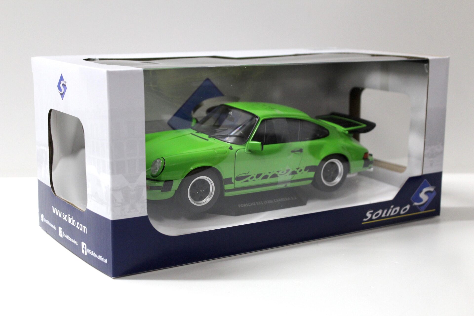 1:18 Solido Porsche 911 (930) Carrera 3.2 Coupe green/ black 1984