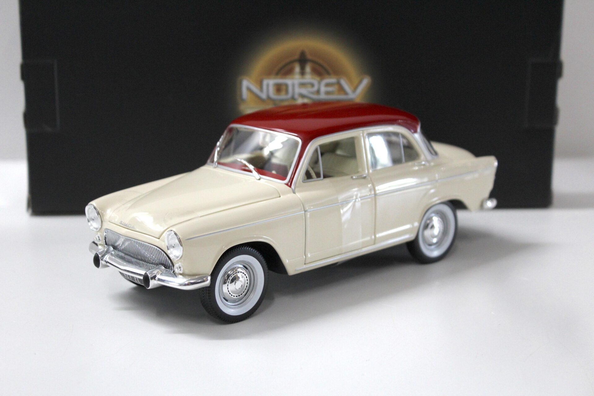 ID 54780 orig.jpg 1:18 Norev Simca Aronde P60 Montlhery beige/ red