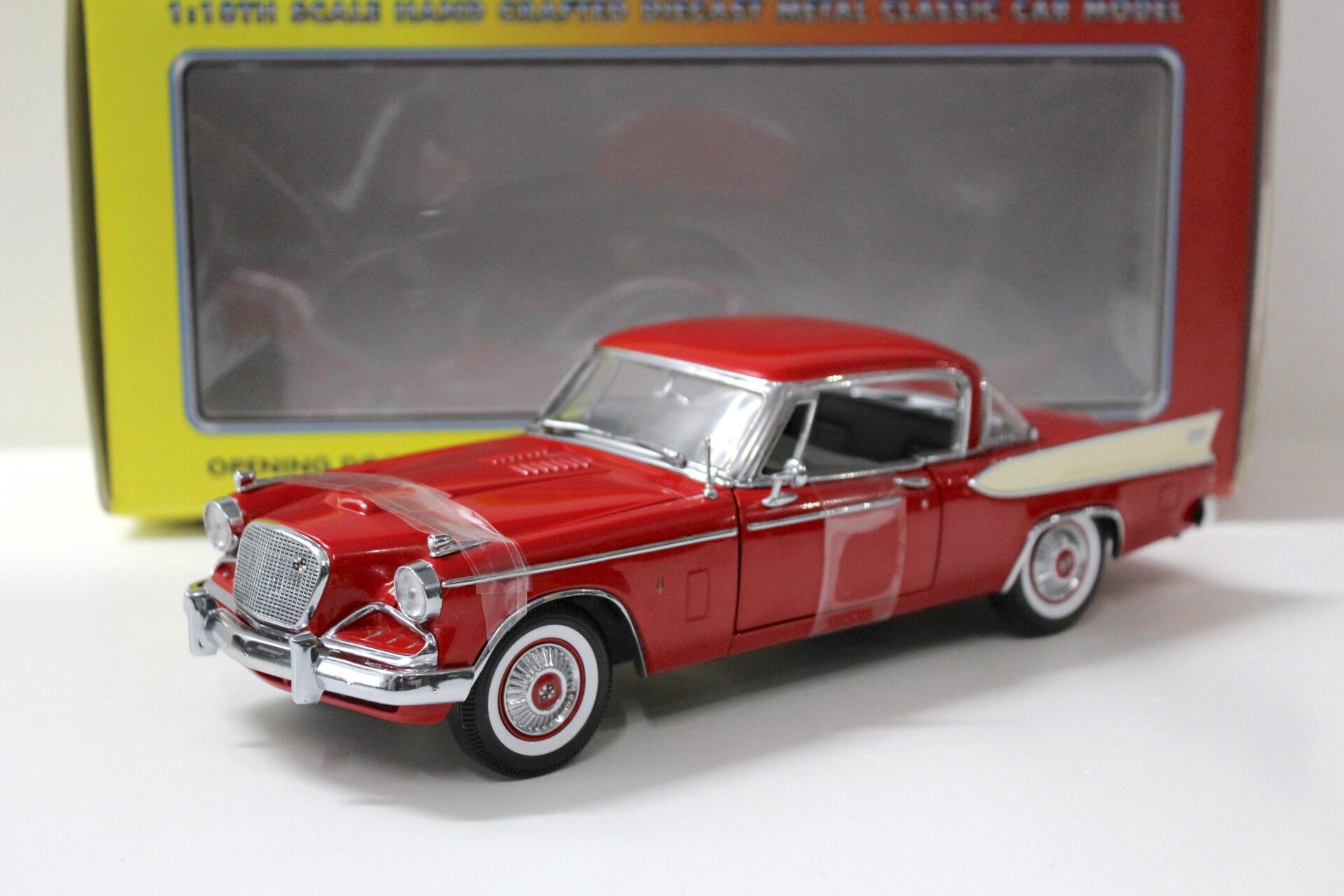 ID 54812 orig.jpg 1:18 Motor City Classics 1957 Studebaker Golden Hawk Apache red