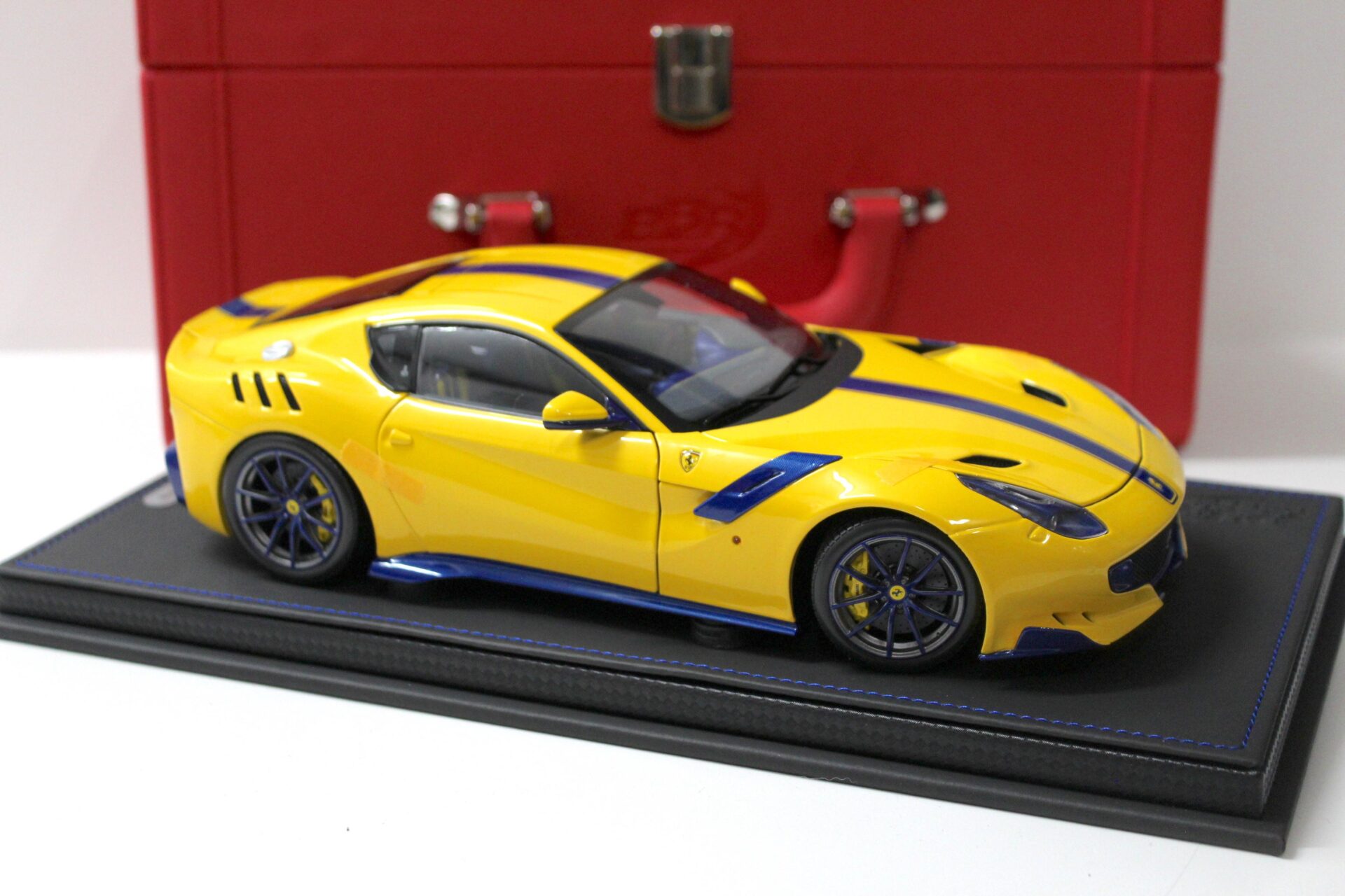 1:18 BBR Ferrari F12 TDF Modena yellow/ blue FULL OPENING Limited 100 pcs.