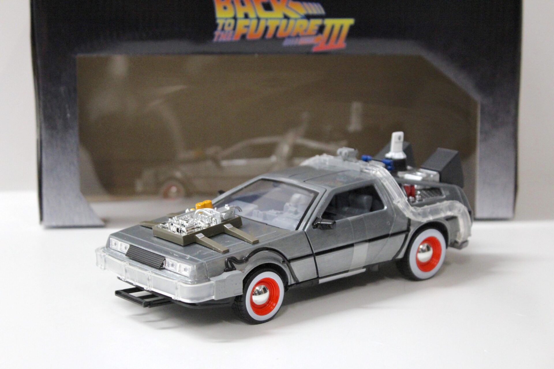 ID 54963 orig.jpg 1:24 Jada Toys Delorean DMC-12 Time Machine Back to The Future III