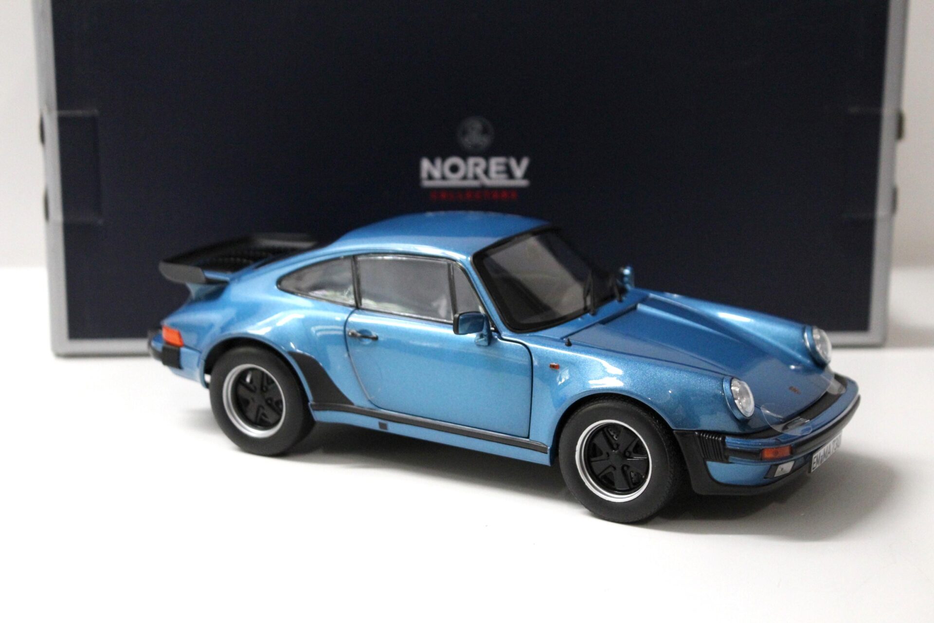 1:18 Norev Porsche 911 Turbo 3.3 Coupe 1977 enzian blue metallic
