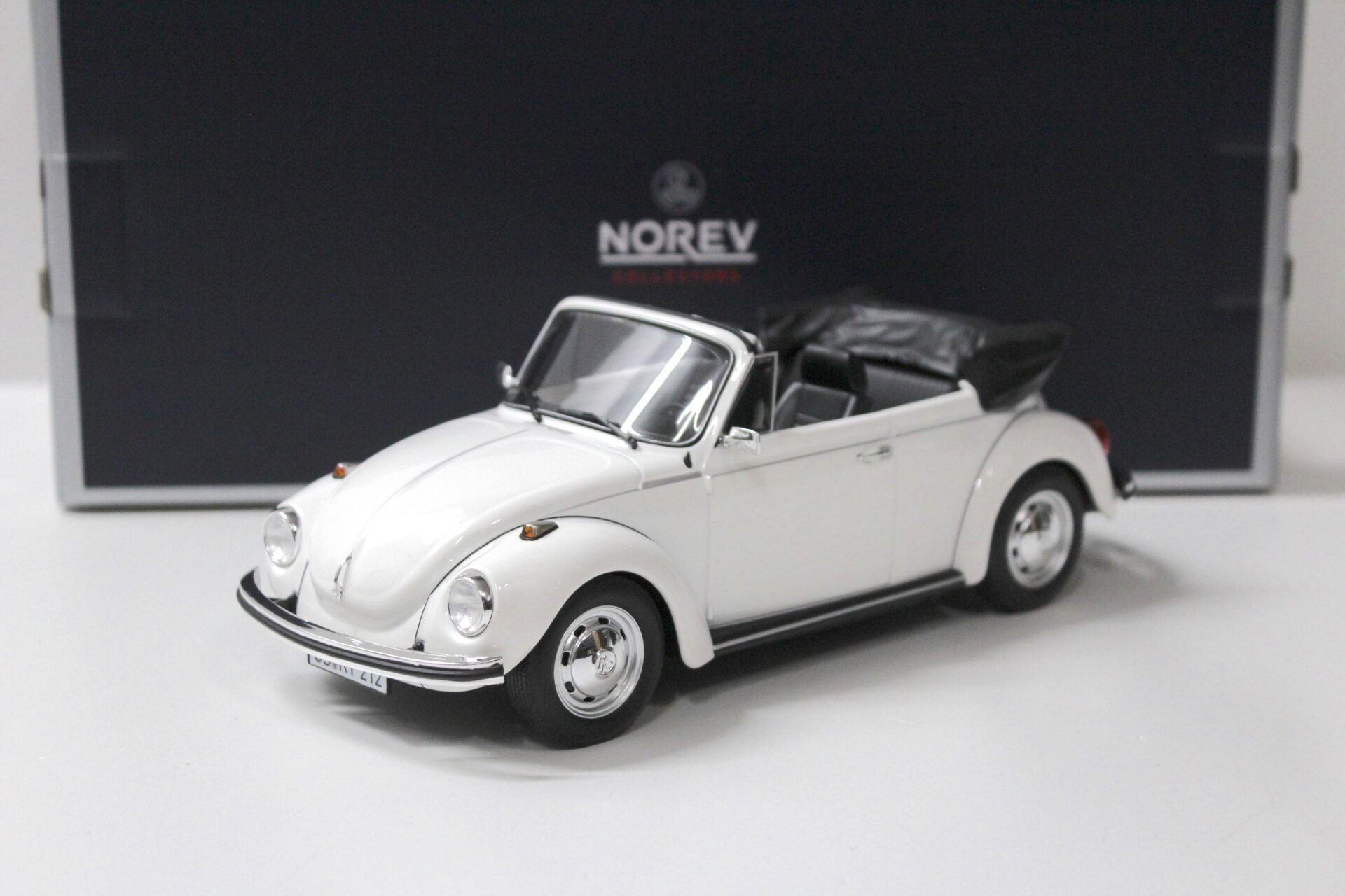 ID 55002 orig.jpg 1:18 Norev VW Käfer 1303 Cabriolet 1972 white