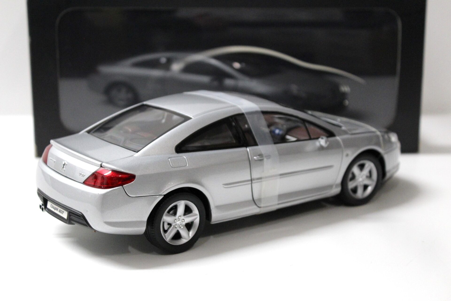 1:18 Norev Peugeot 407 Coupe silver 2005