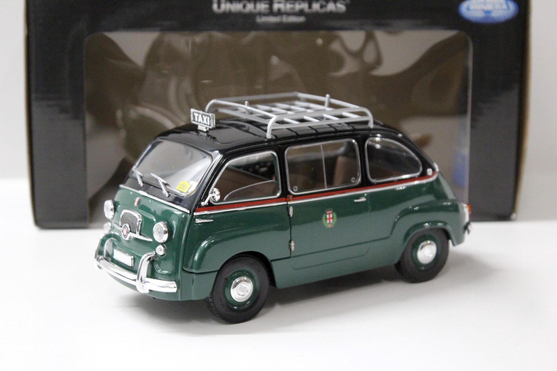 1:18 La Mini Miniera Fiat 600 D Multipla "TAXI Milano" 1961 green