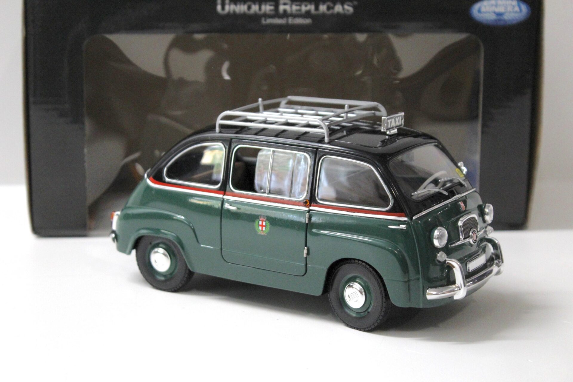 1:18 La Mini Miniera Fiat 600 D Multipla "TAXI Milano" 1961 green