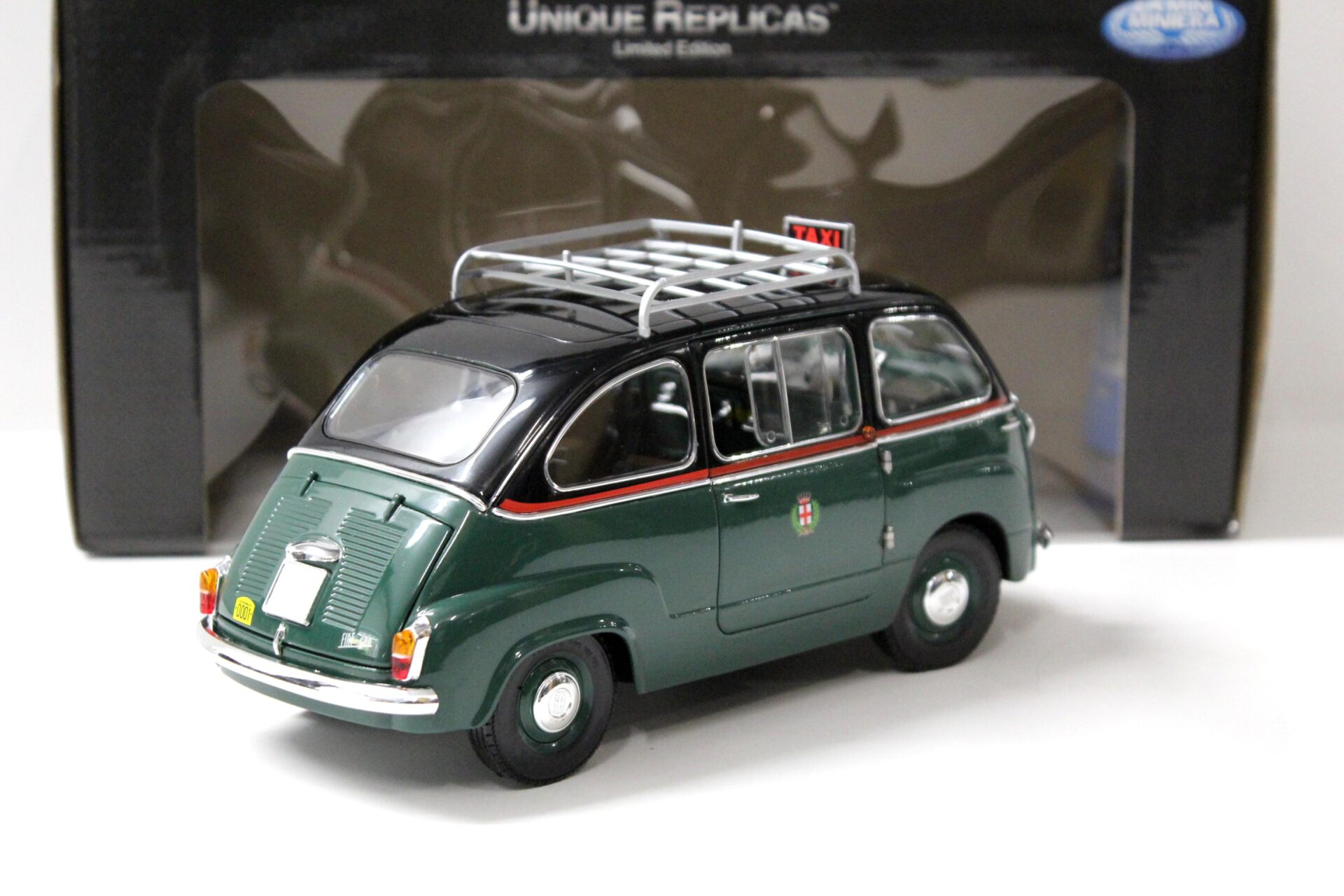 1:18 La Mini Miniera Fiat 600 D Multipla "TAXI Milano" 1961 green