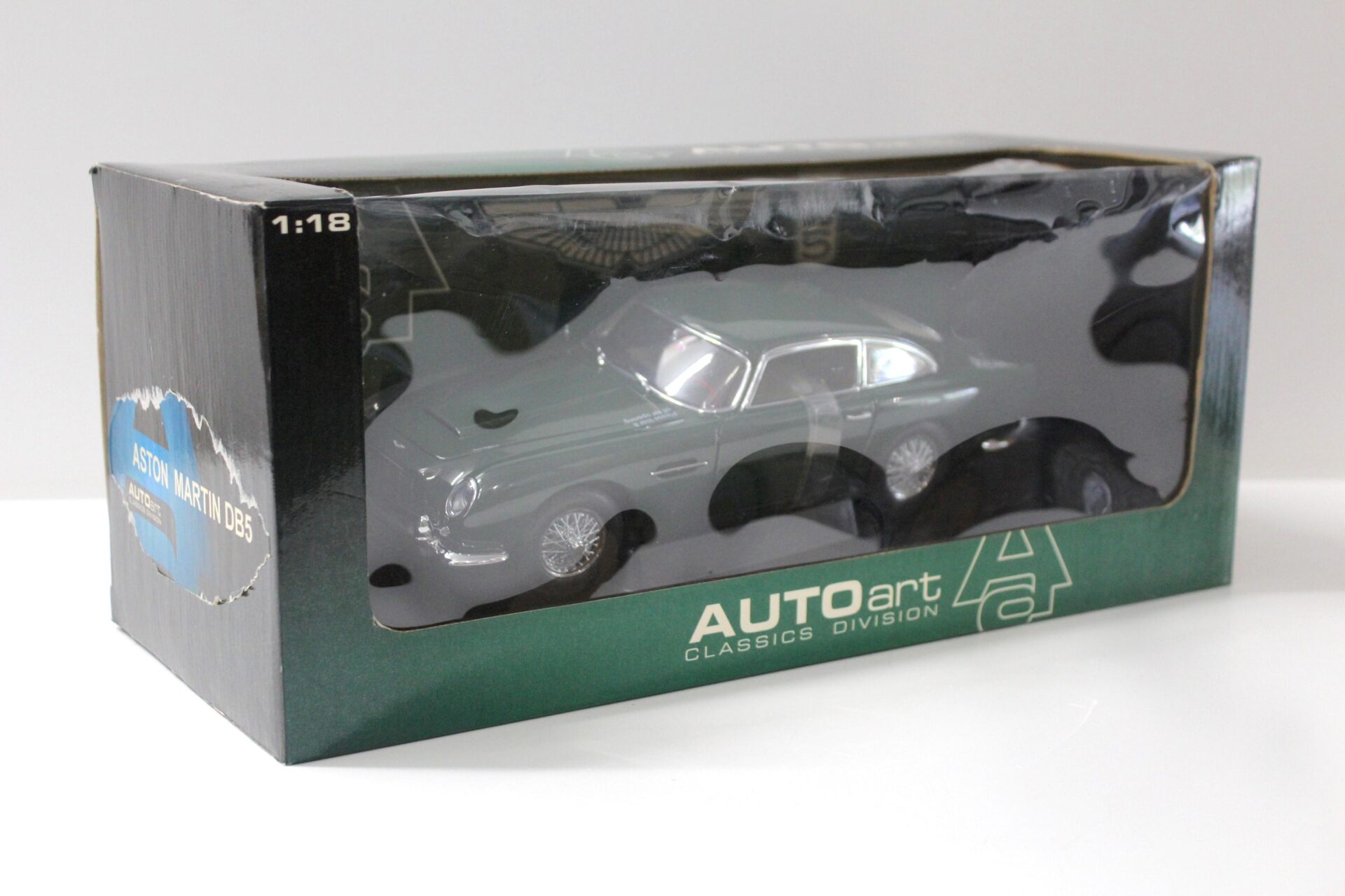 1:18 AUTOart Aston Martin DB5 British Racing green
