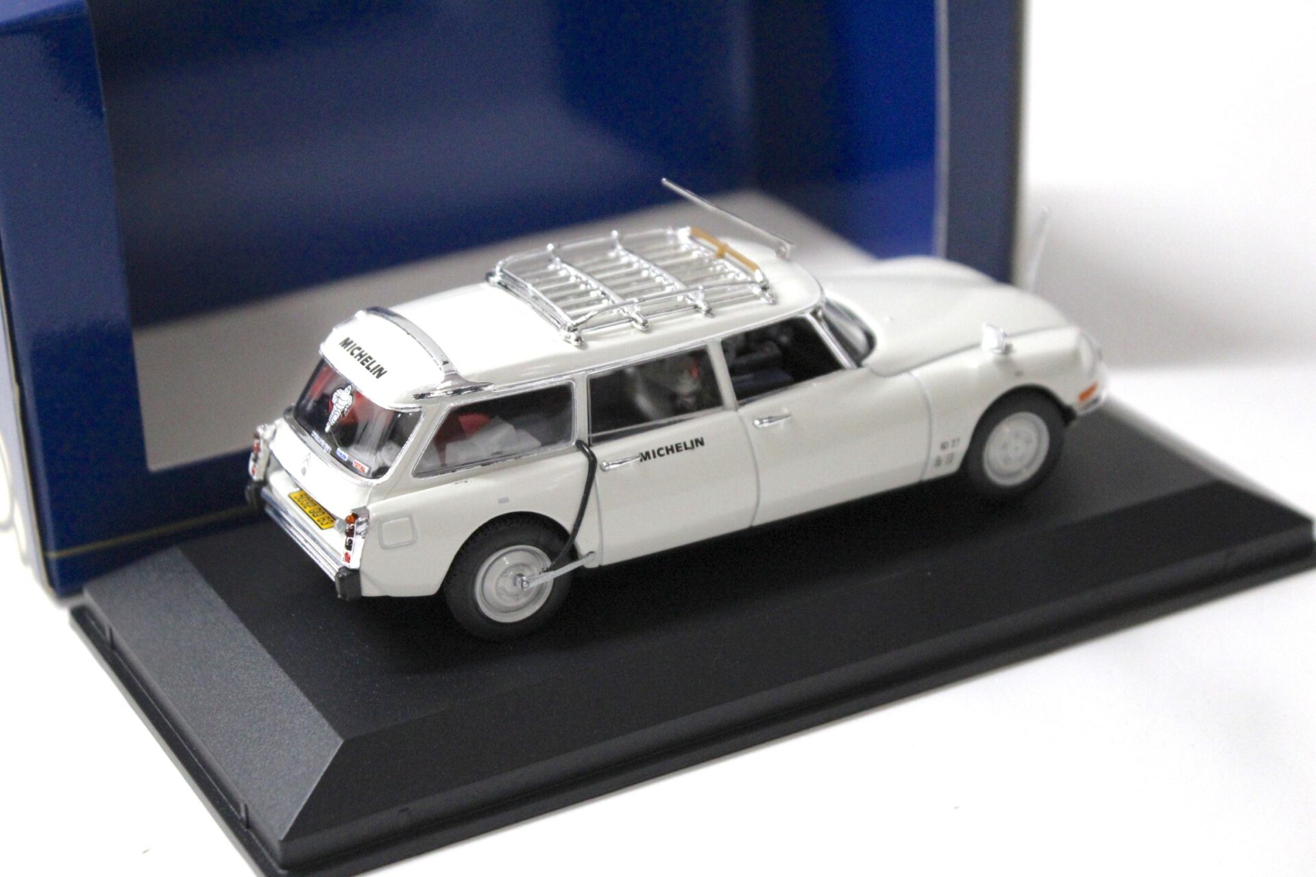 1:43 Norev Citroen ID 19 Break "Michelin" white