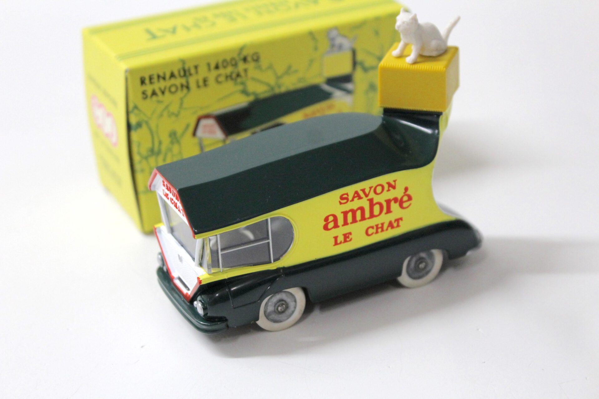 ID 55426 orig.jpg 1:43 Norev CIJ Renault 1400 KG Savon Le Chat green/ yellow