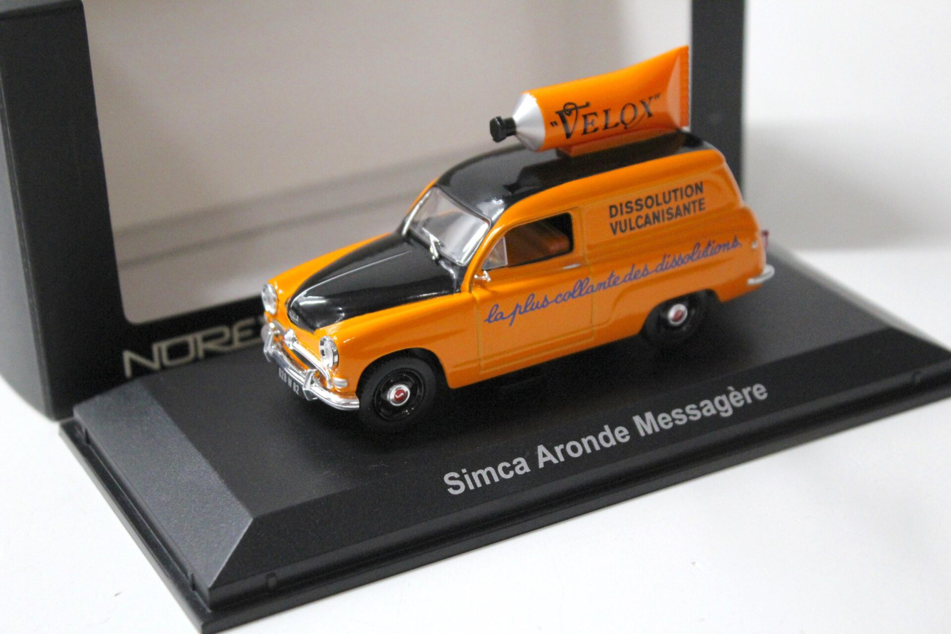 1:43 Norev Simca Aronde Messagere Kombi "VELOX" orange/ black