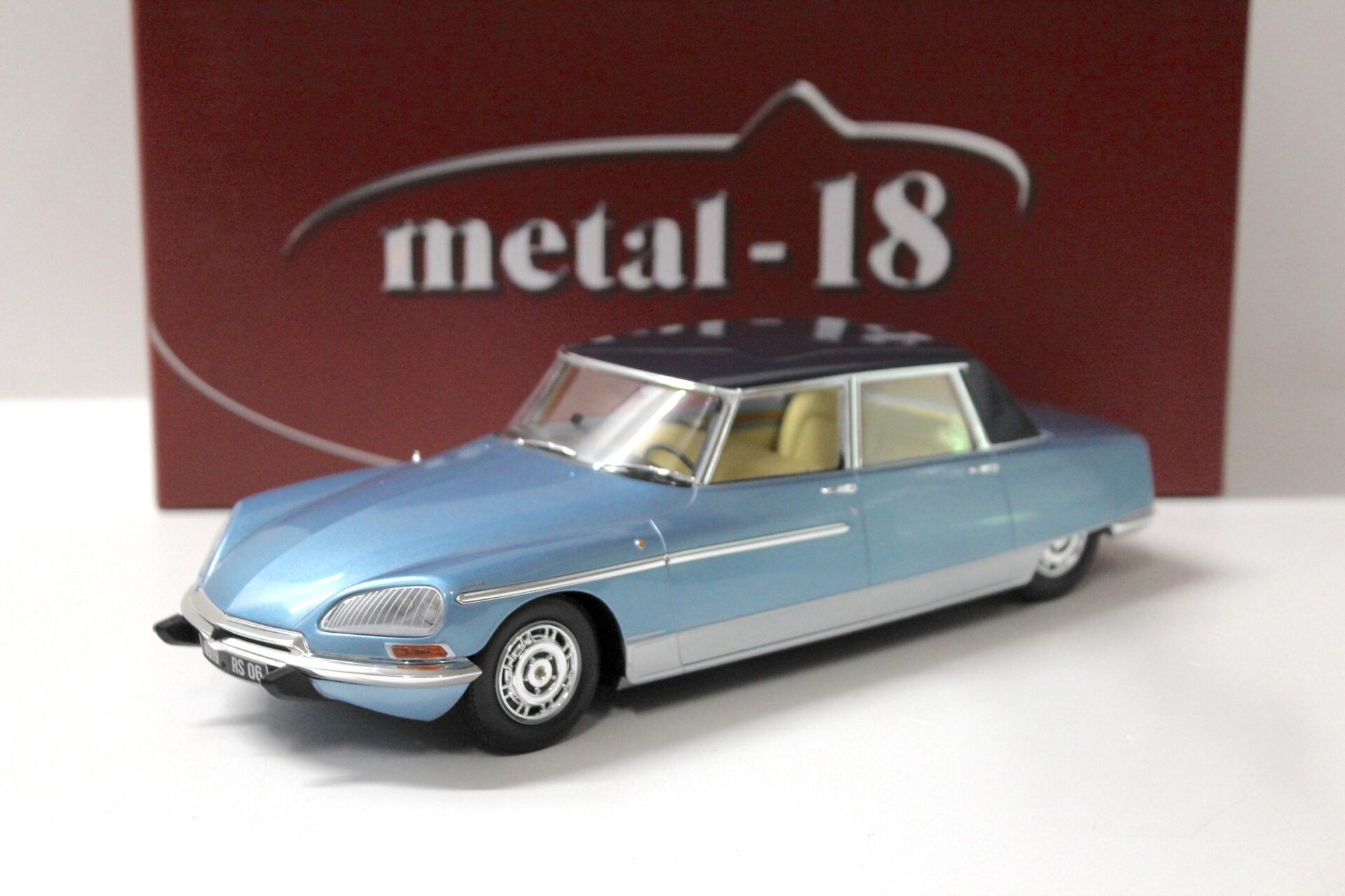 1:18 Norev Metal 18 Citroen DS 21 Chapron LOrraine 1969 light blue