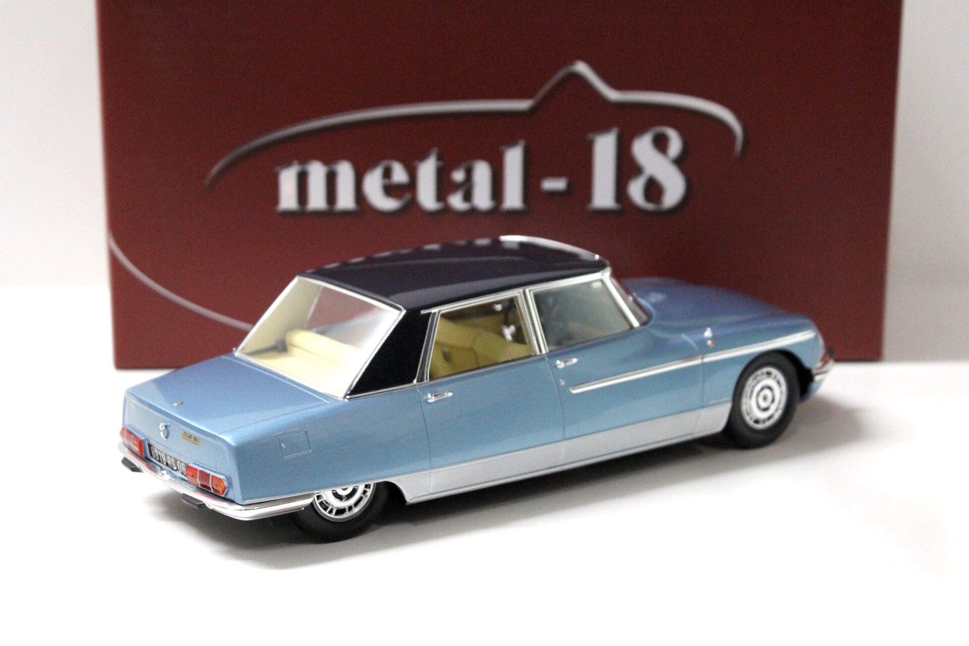1:18 Norev Metal 18 Citroen DS 21 Chapron LOrraine 1969 light blue