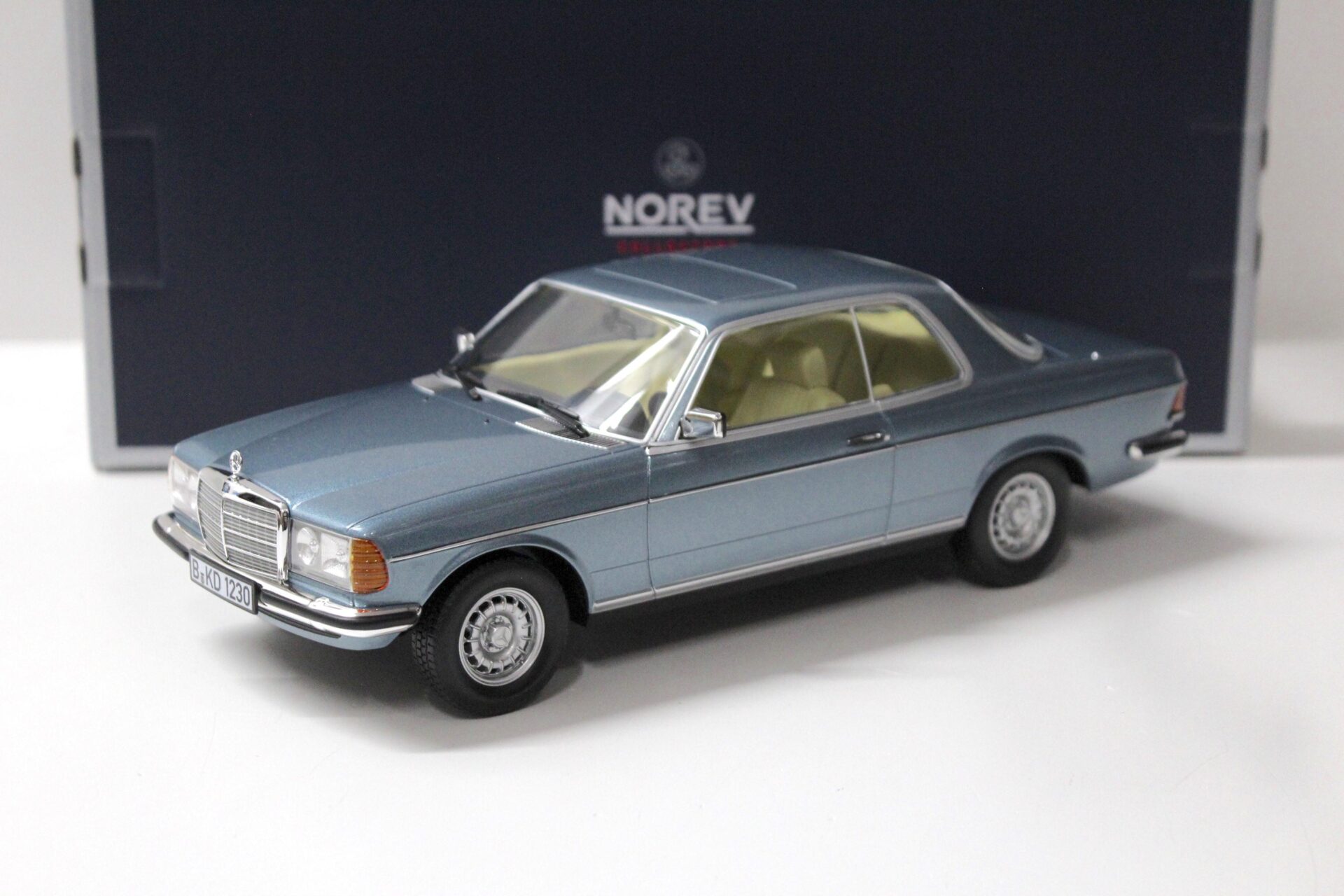 1:18 Norev mercedes 280 CE Coupe 1980 silver-blue metallic