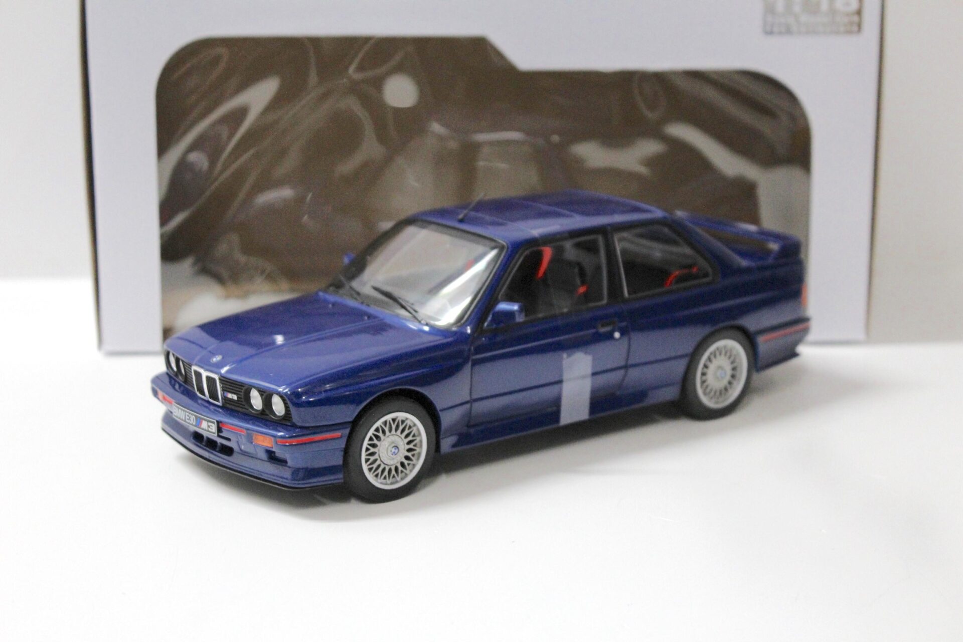 ID 55695 orig.jpg 1:18 Solido BMW M3 (E30) Coupe Mauritius blue 1990