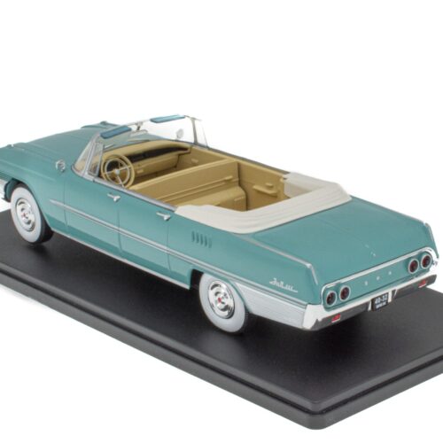 1:24 Hachette East Legendary ZIL-111 Convertible 1964 turquoise